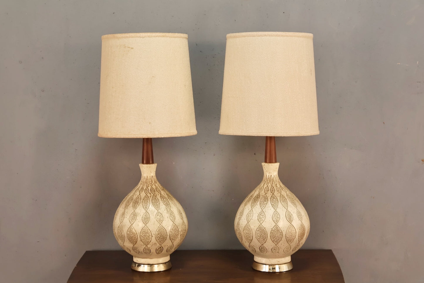 Cream & Gold Chalkware Table Lamp