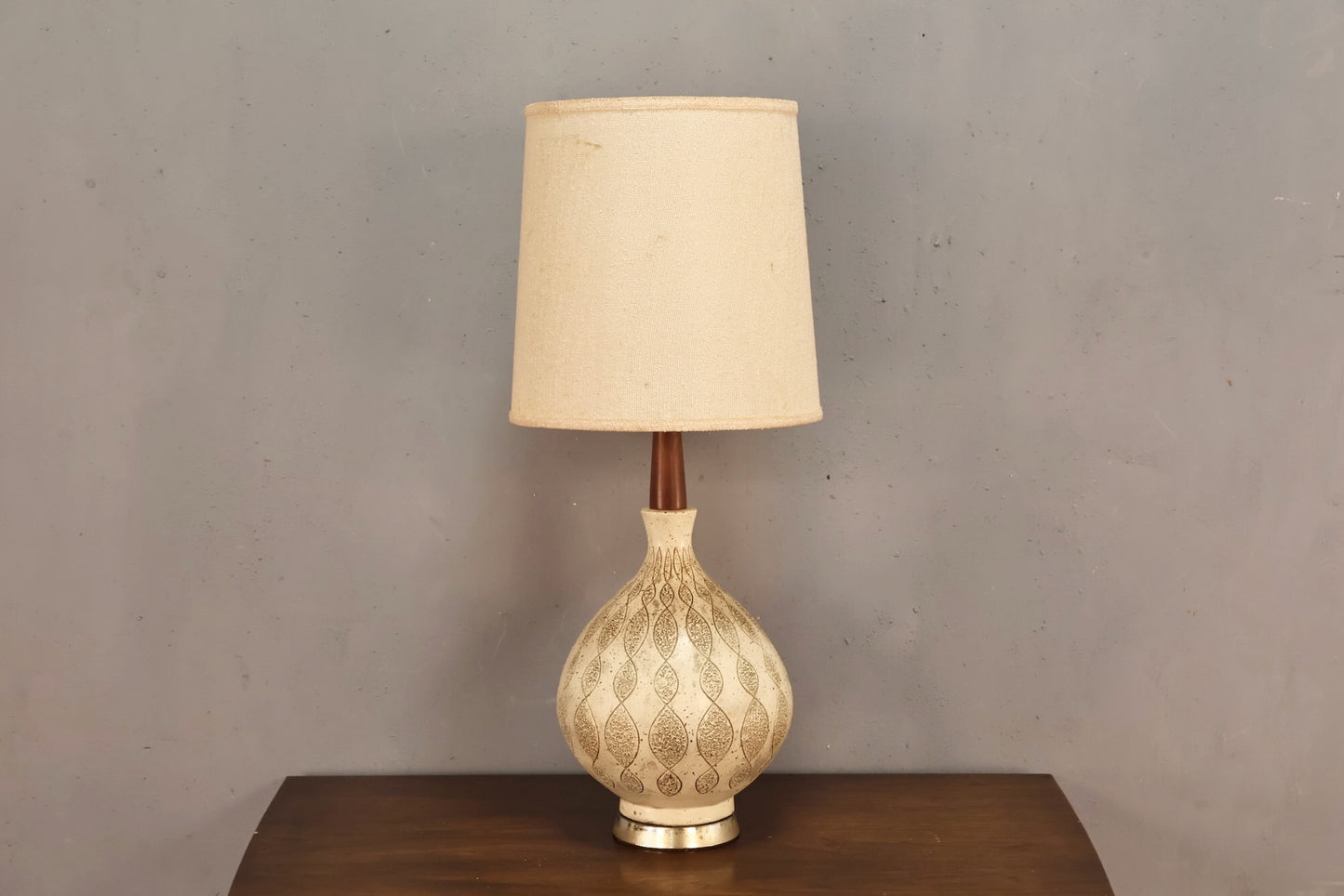 Cream & Gold Chalkware Table Lamp