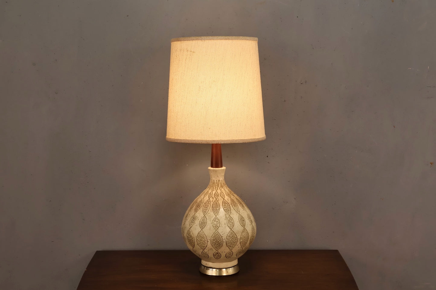 Cream & Gold Chalkware Table Lamp