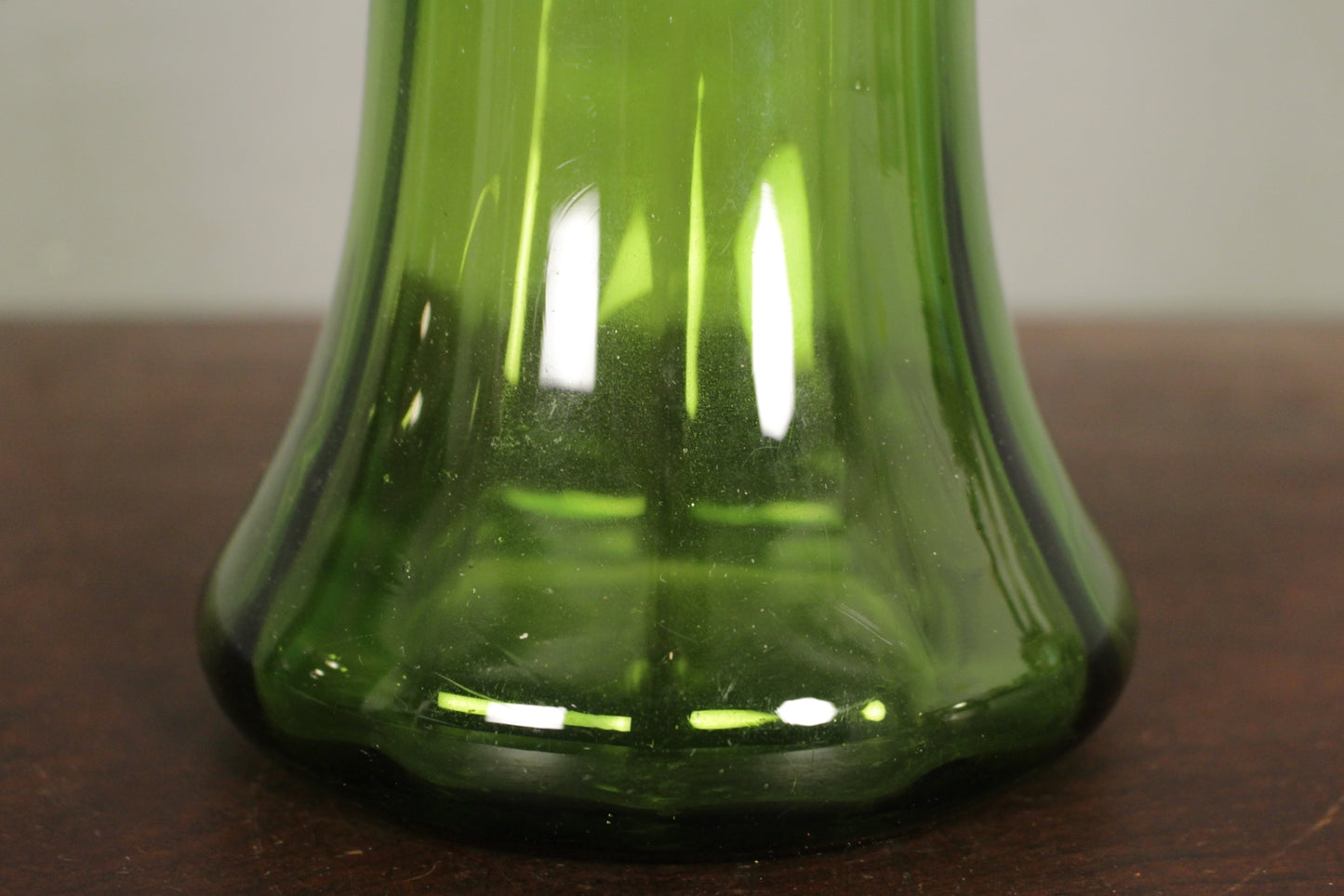 Emerald Ruffle Glass Vase