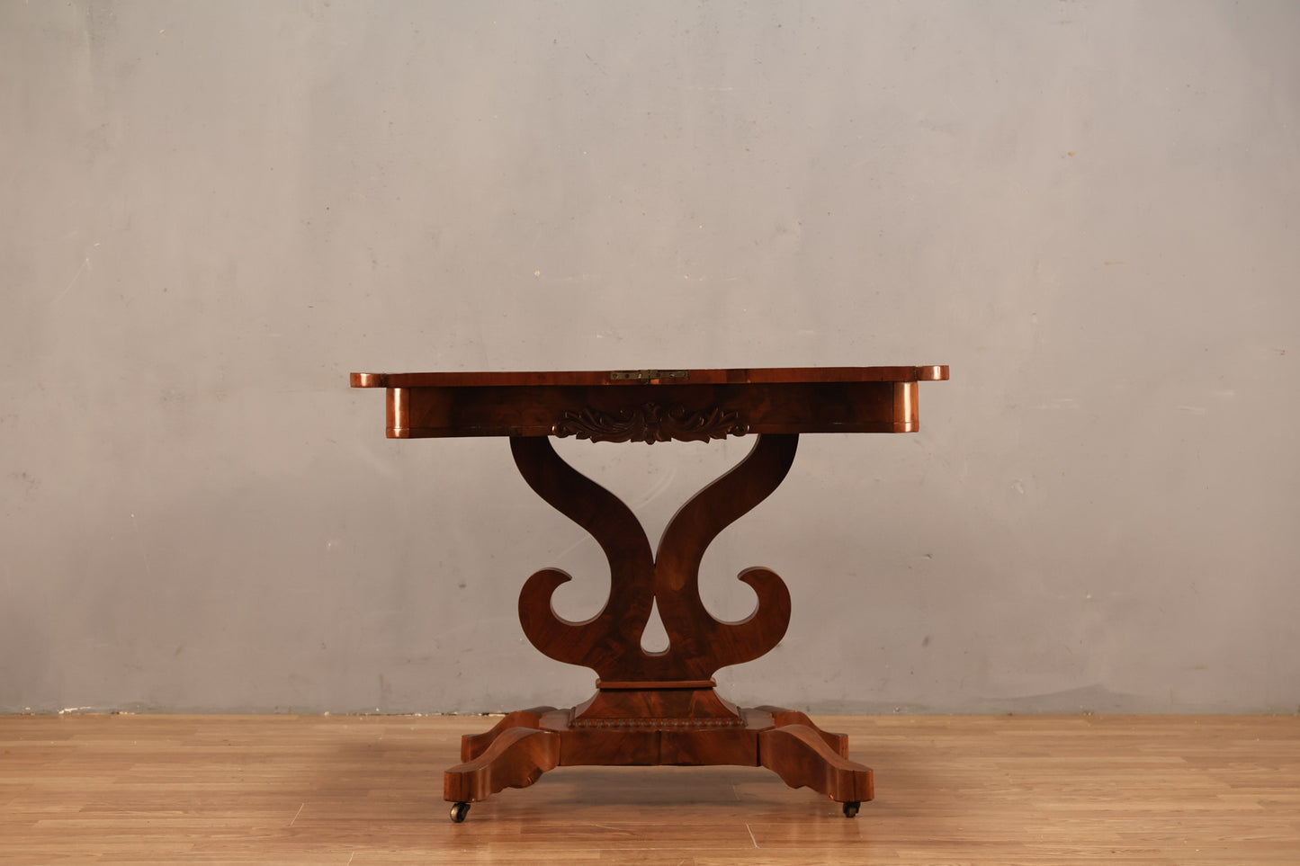 Empire-Style Expanding Table
