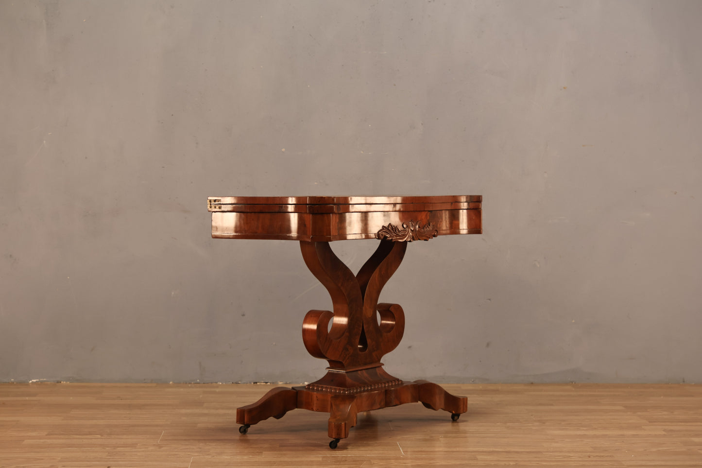 Empire-Style Expanding Table