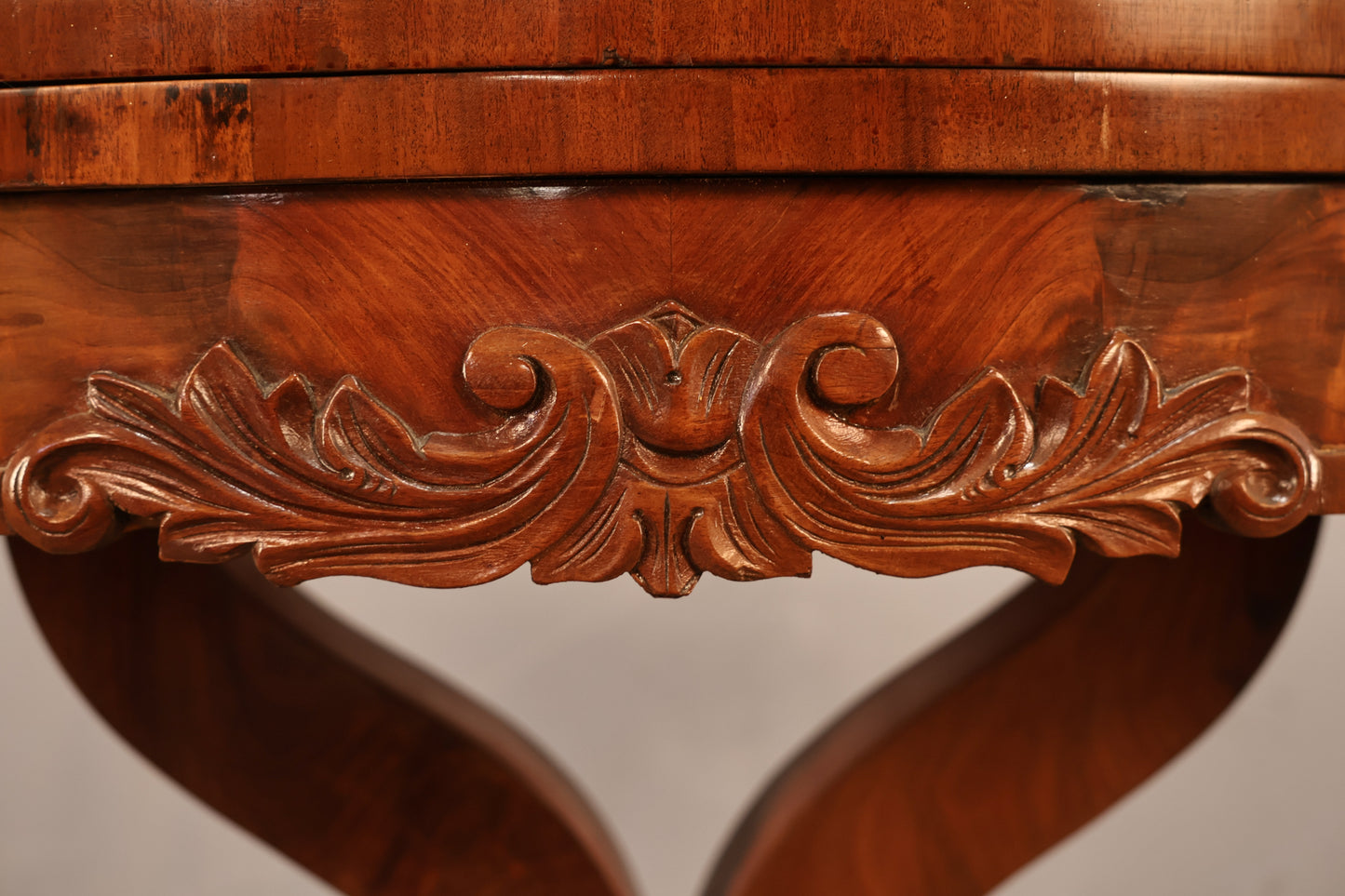 Empire-Style Expanding Table