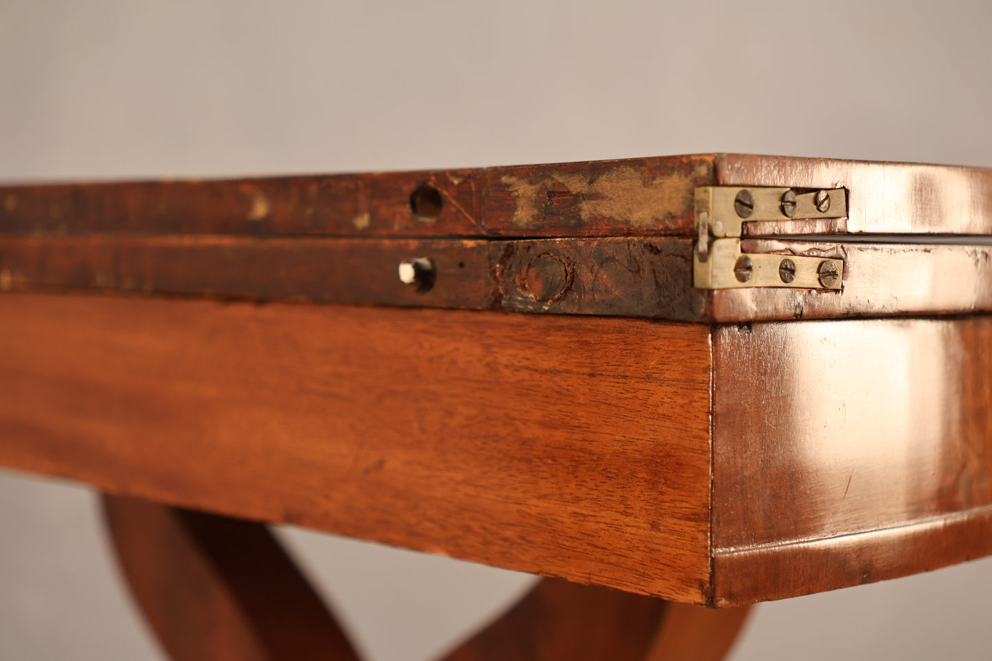 Empire-Style Expanding Table