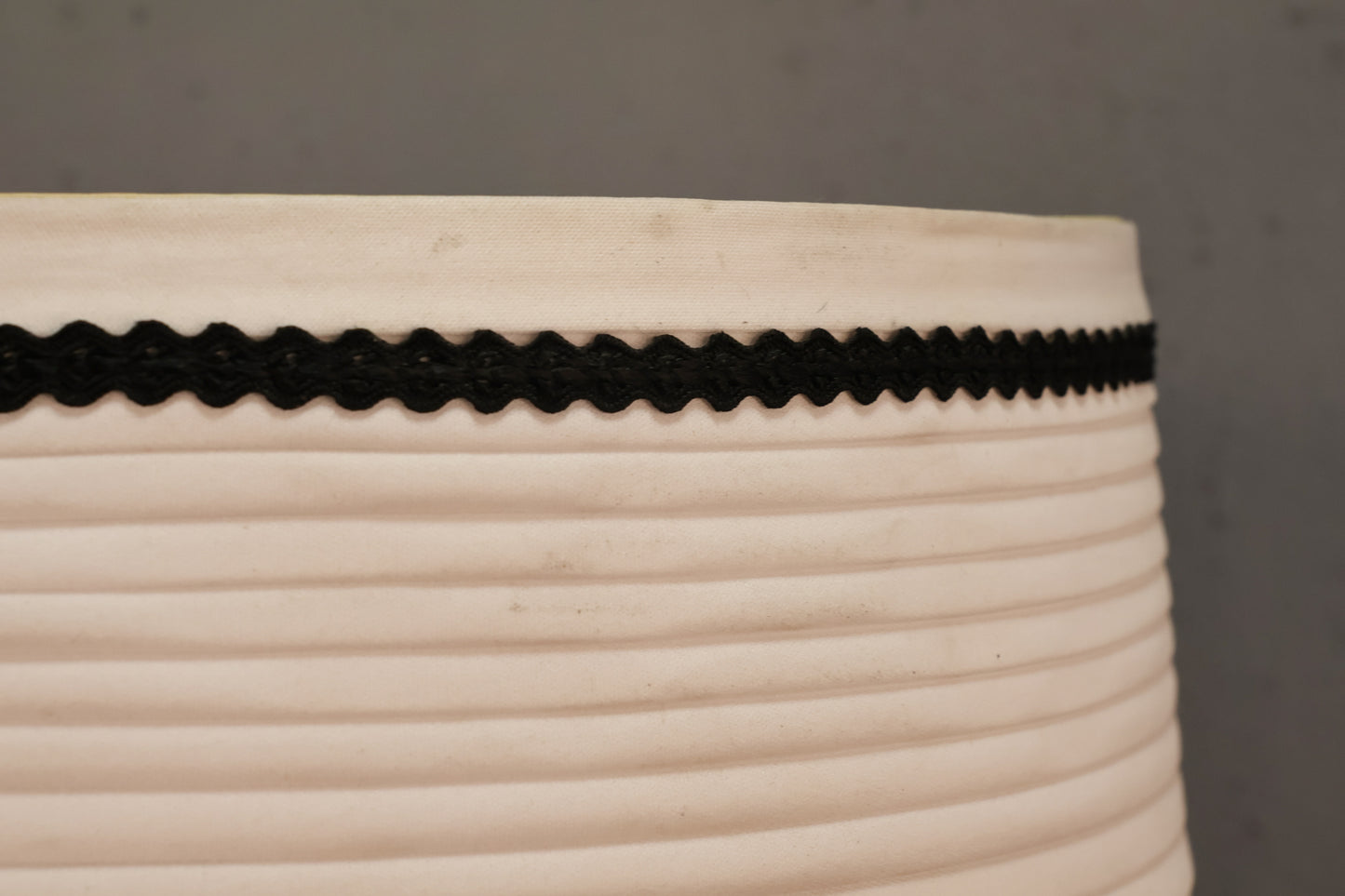 Black & White Drip Frosted Glass Table Lamp
