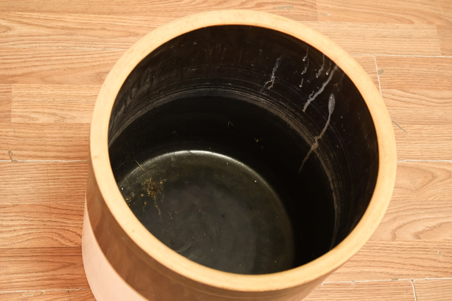 Antique White & Brown 8-Gallon Stoneware Crock