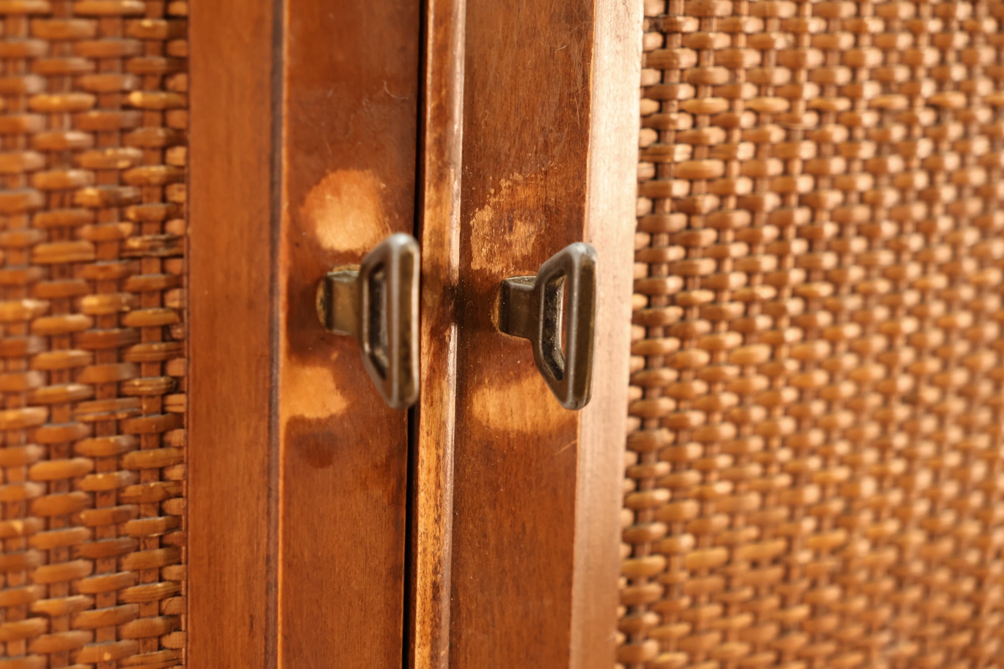 Mid Century Walnut & Laminate 5-Drawer Bachelor's Chest – Furnish