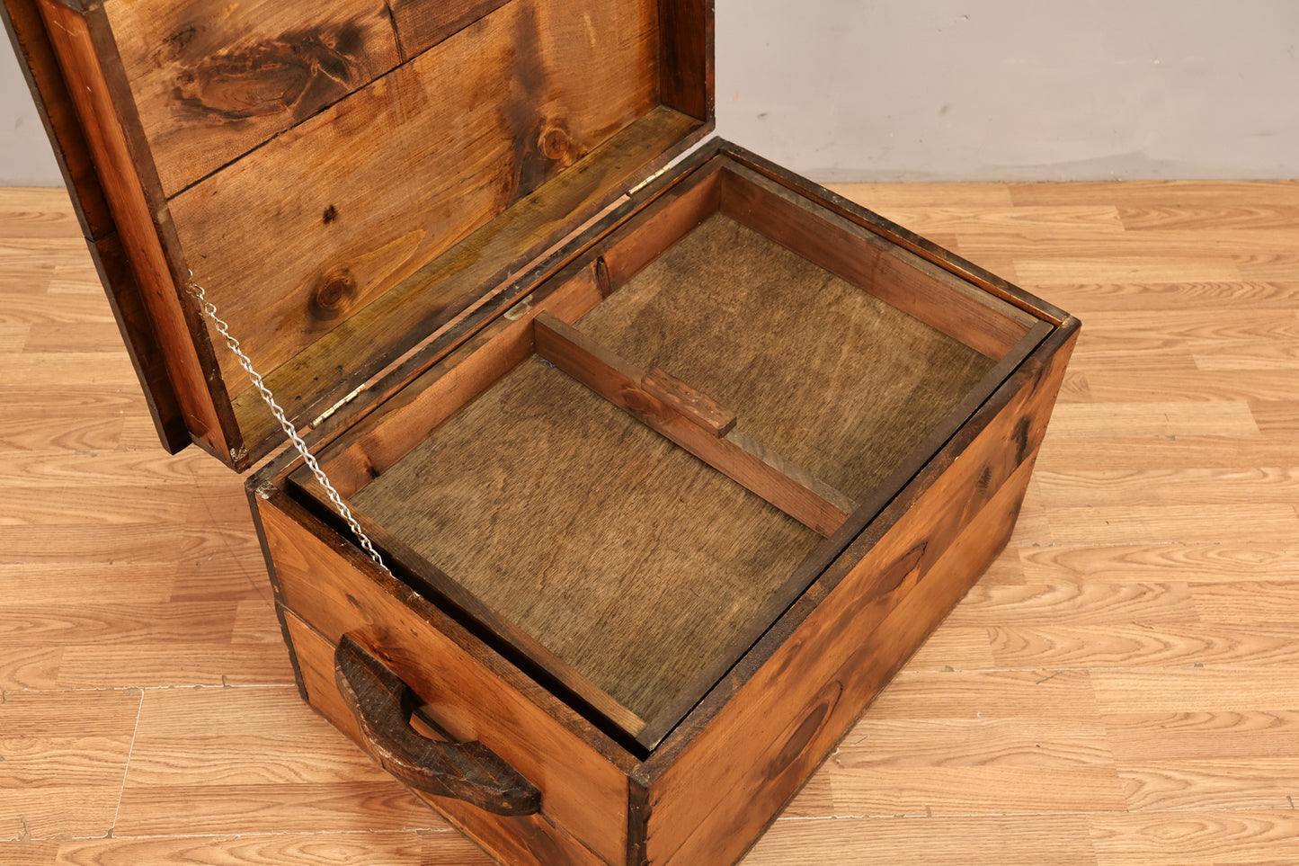 Country Pine Horseshoe Crate - ONLINE ONLY