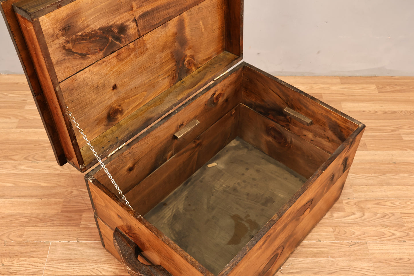 Country Pine Horseshoe Crate - ONLINE ONLY
