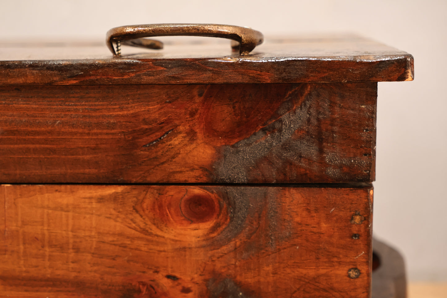 Country Pine Horseshoe Crate - ONLINE ONLY