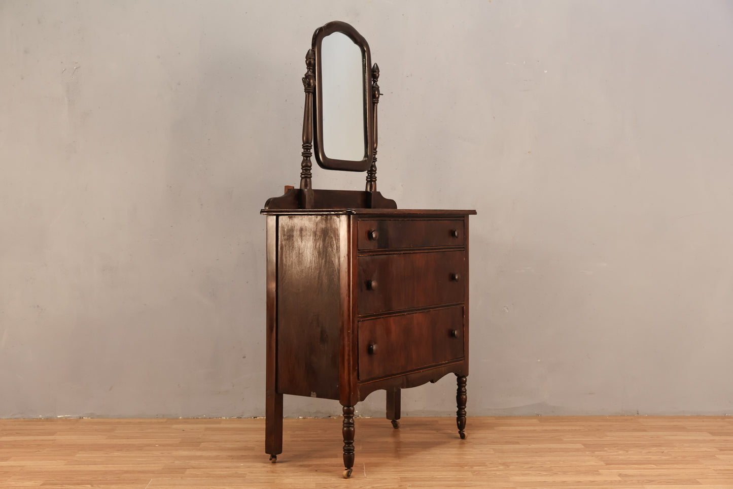 Antique Dark 3-Drawer Vanity Dresser