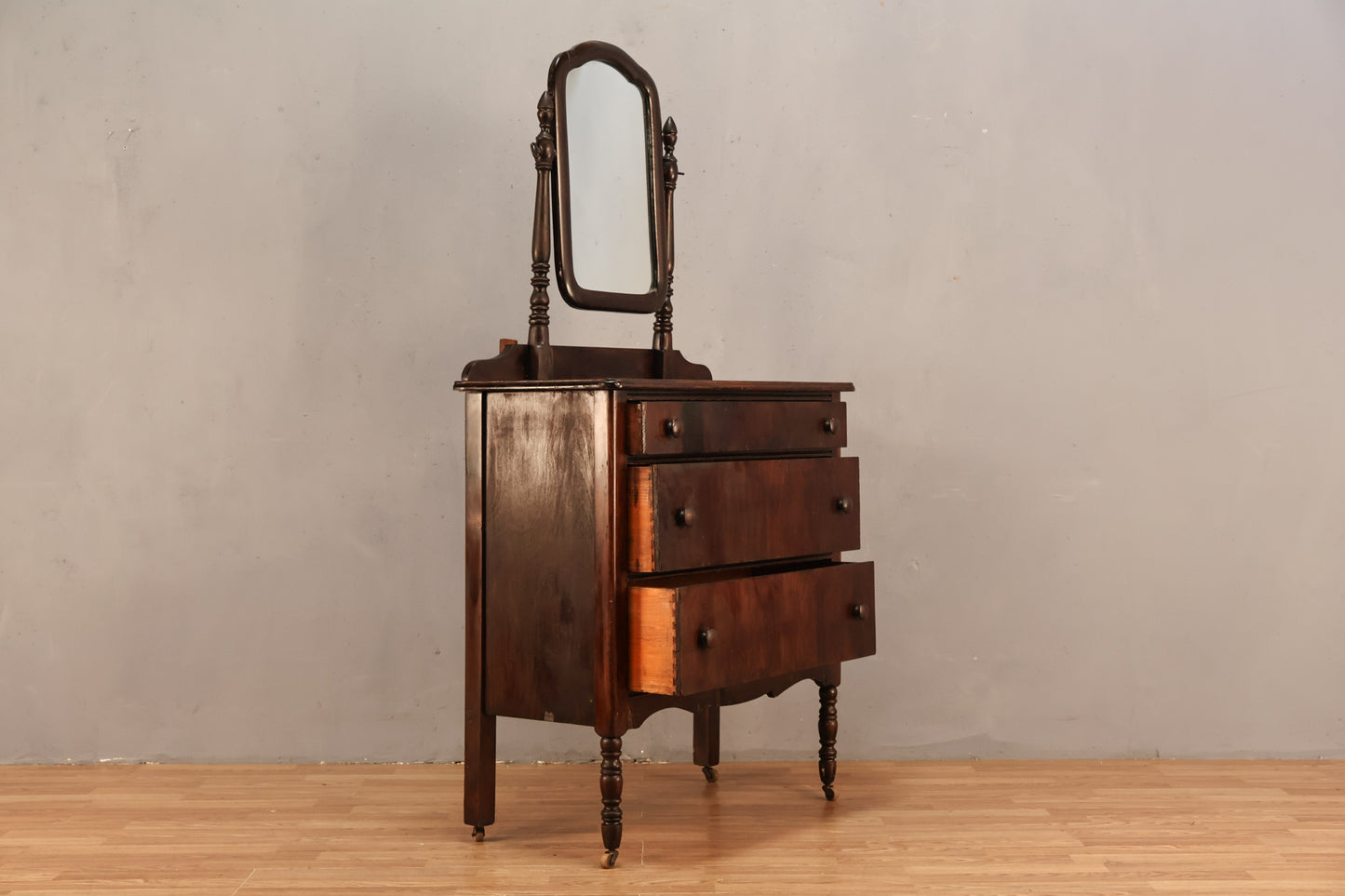 Antique Dark 3-Drawer Vanity Dresser
