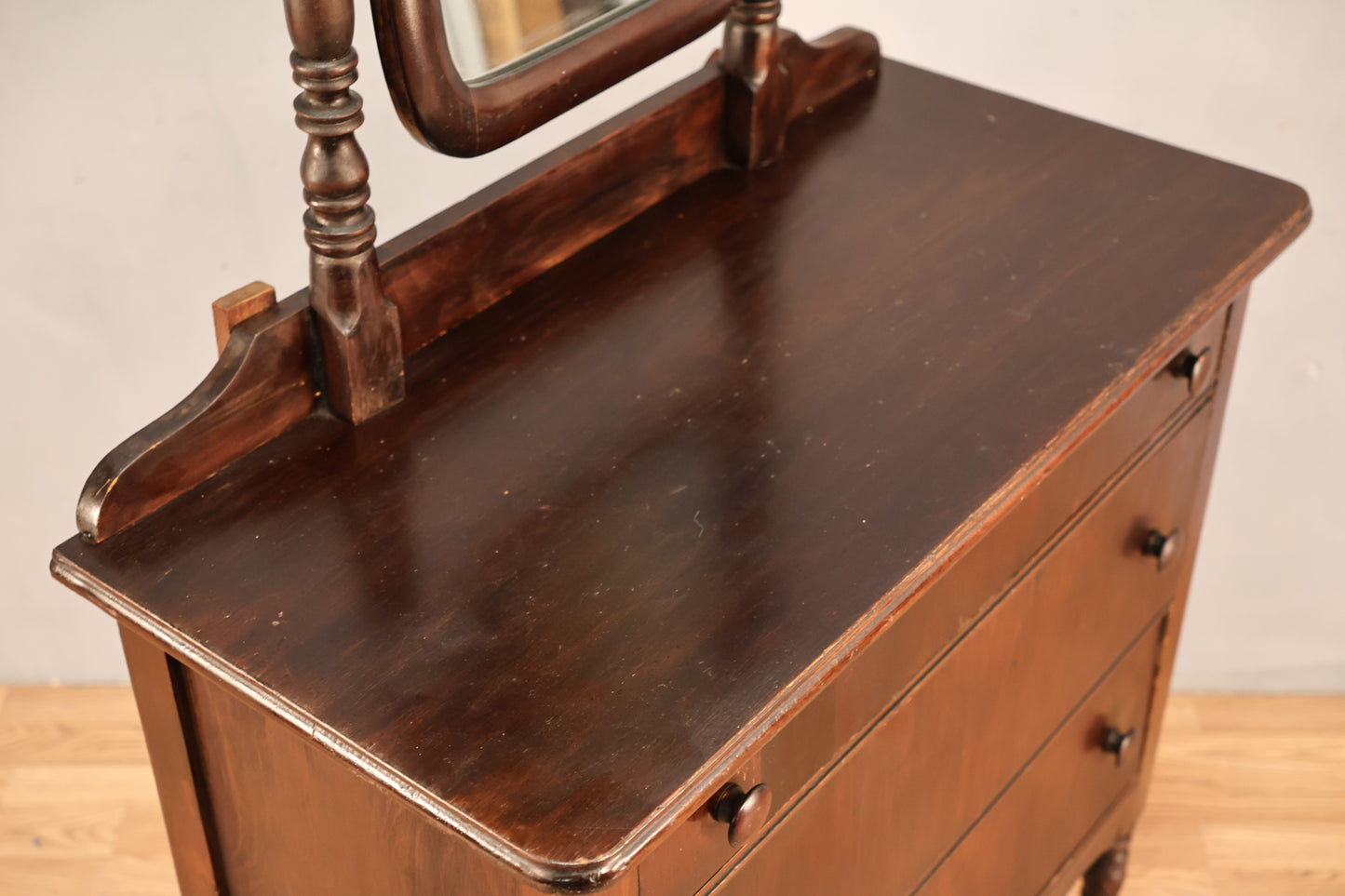 Antique Dark 3-Drawer Vanity Dresser
