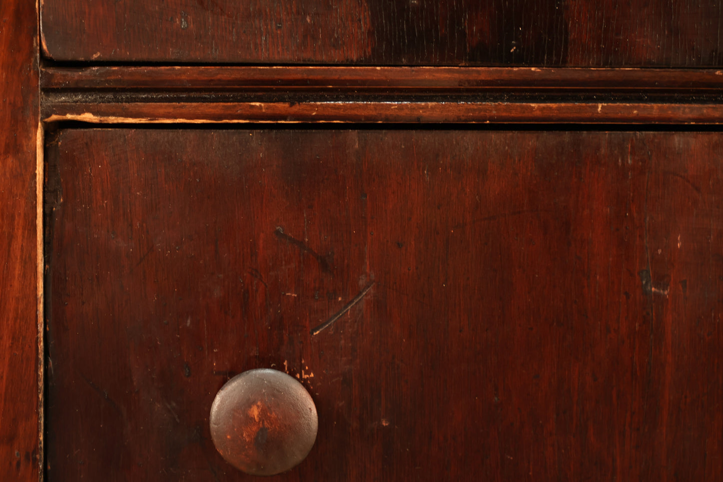 Antique Dark 3-Drawer Vanity Dresser