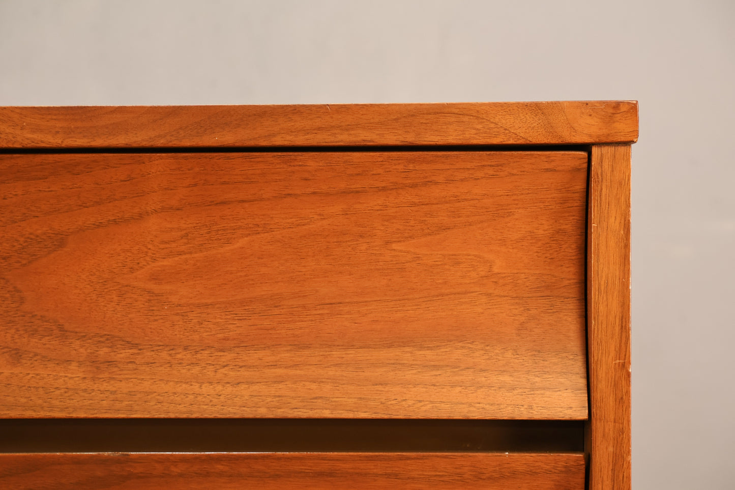 Mid Century Concave Walnut 9-Drawer Dresser