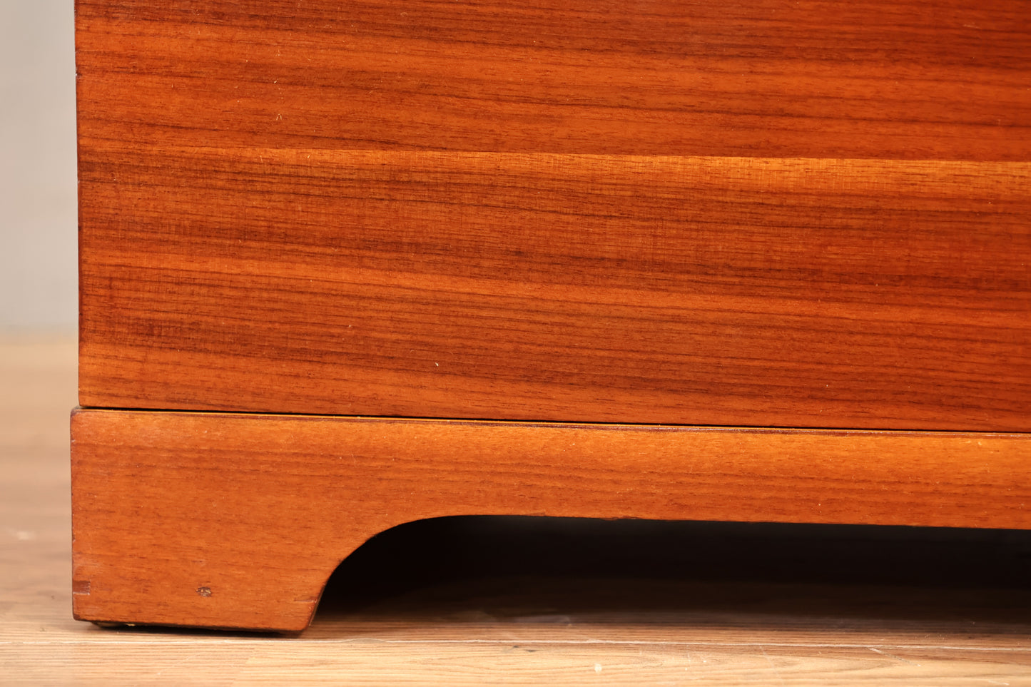 Phenix Mahogany 6-Drawer Dresser