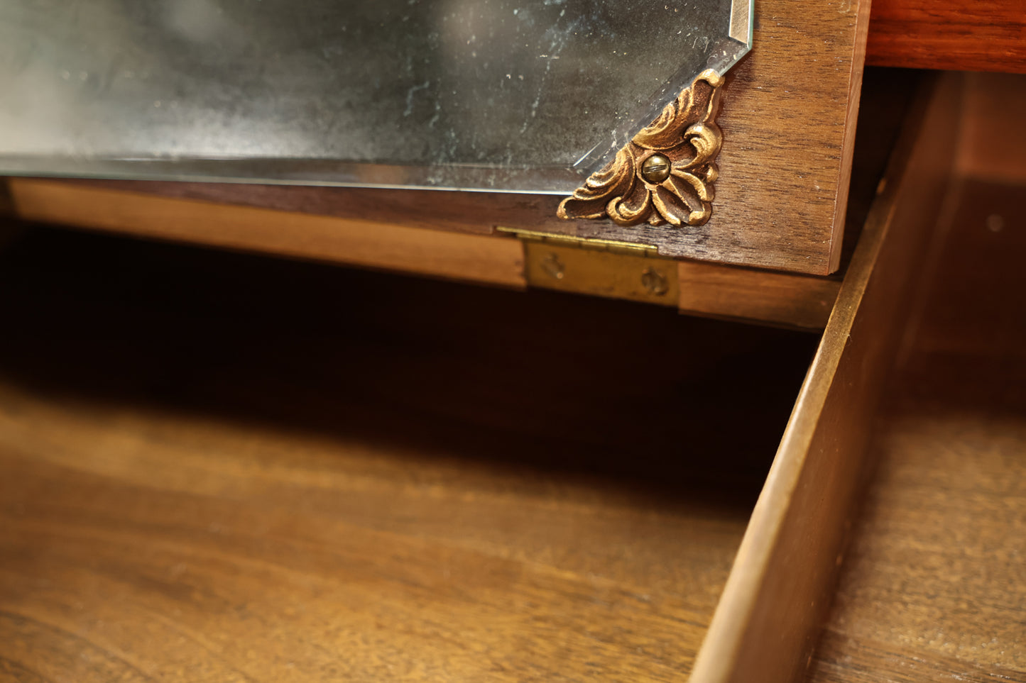 Phenix Mahogany 6-Drawer Dresser