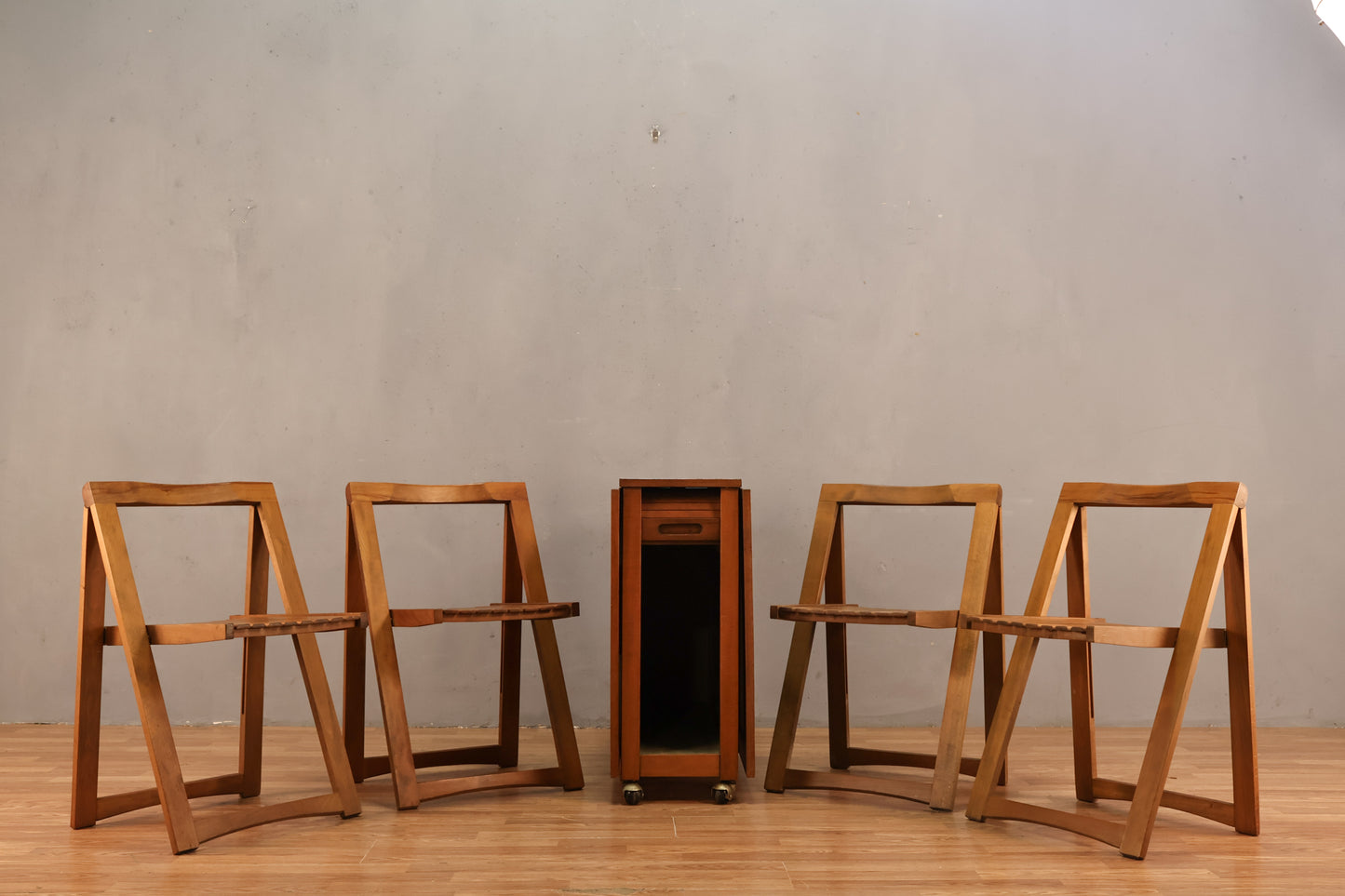 Walnut Gateleg Dining Table with 4 Folding Chairs