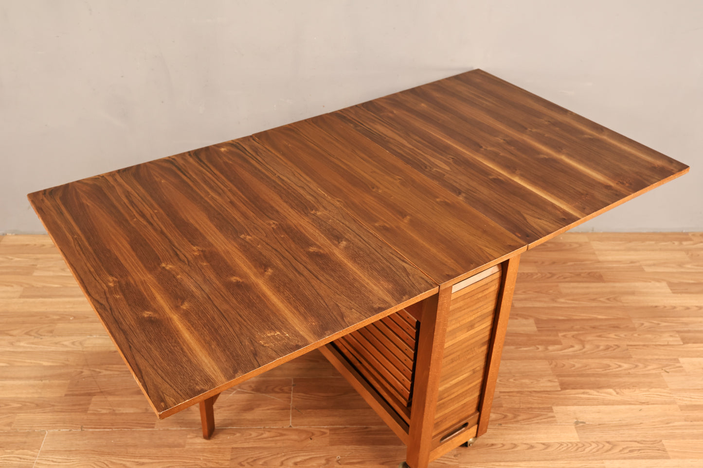 Walnut Gateleg Dining Table with 4 Folding Chairs