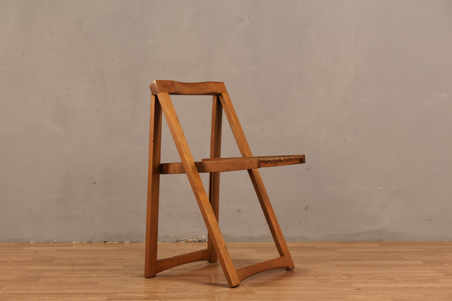 Walnut Gateleg Dining Table with 4 Folding Chairs