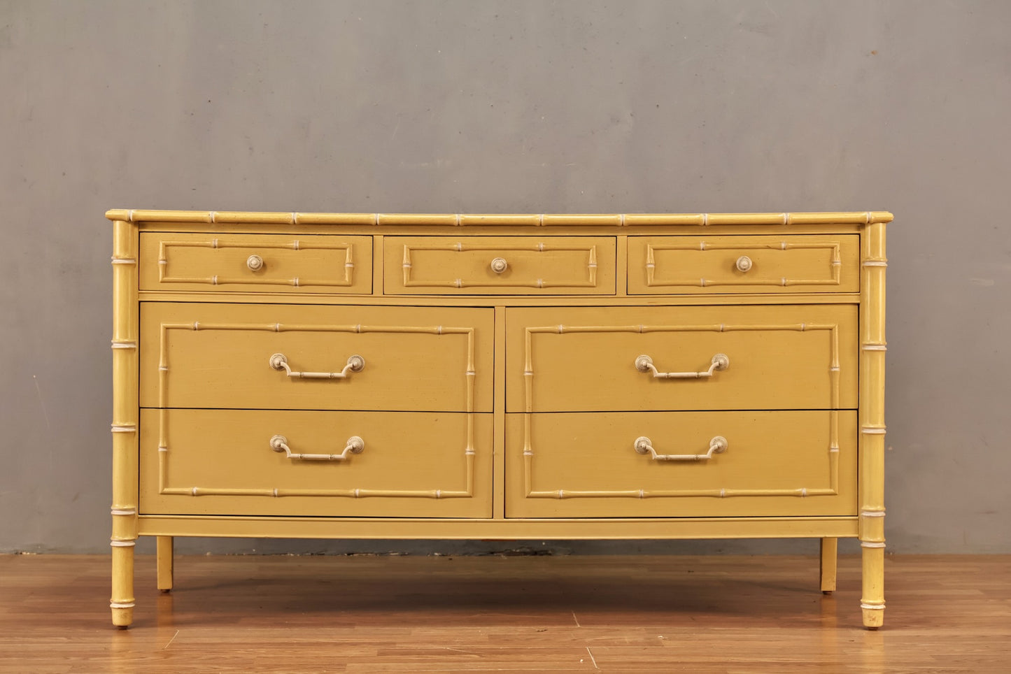 Thomasville Lemon Meringue 7-Drawer Dresser