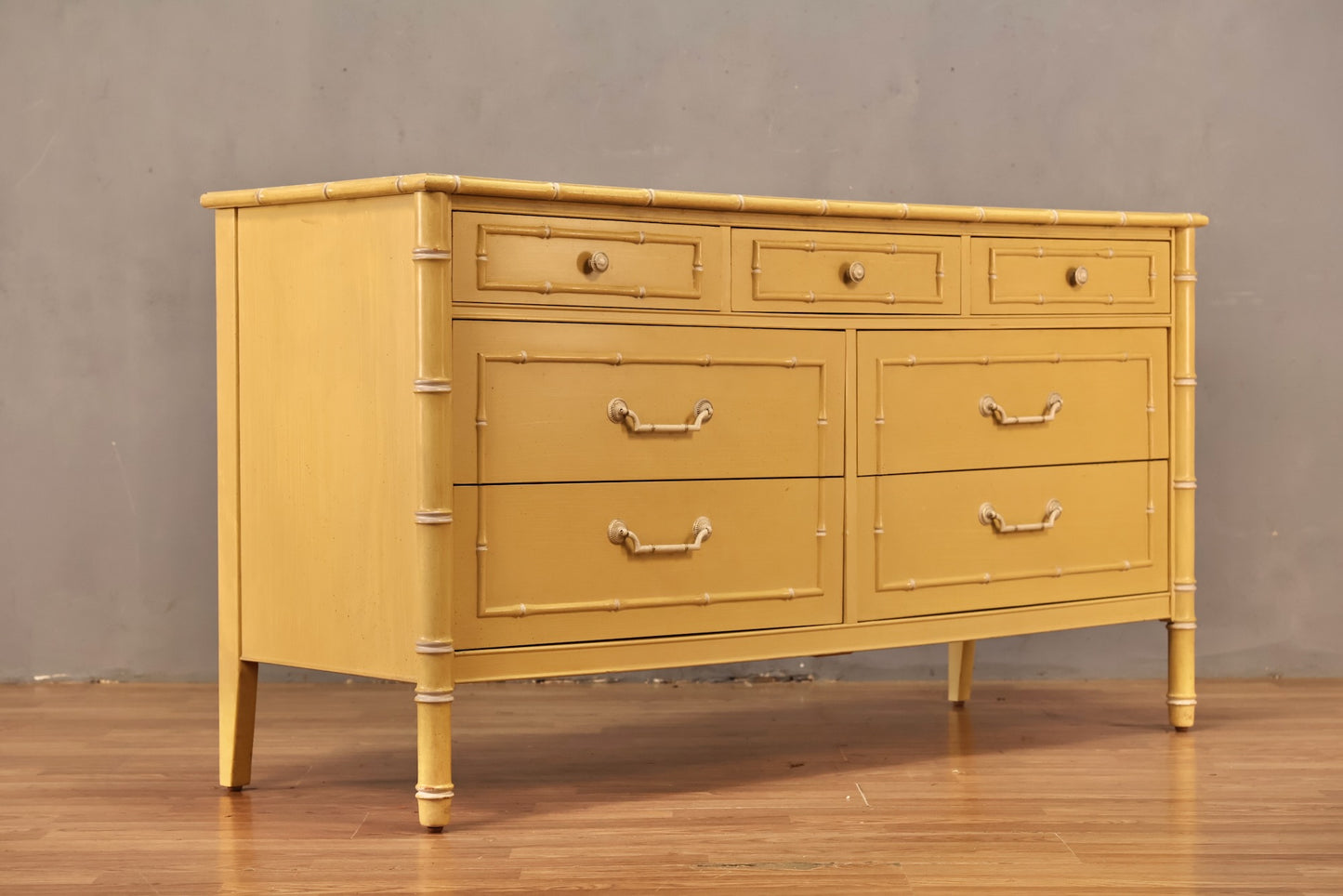 Thomasville Lemon Meringue 7-Drawer Dresser