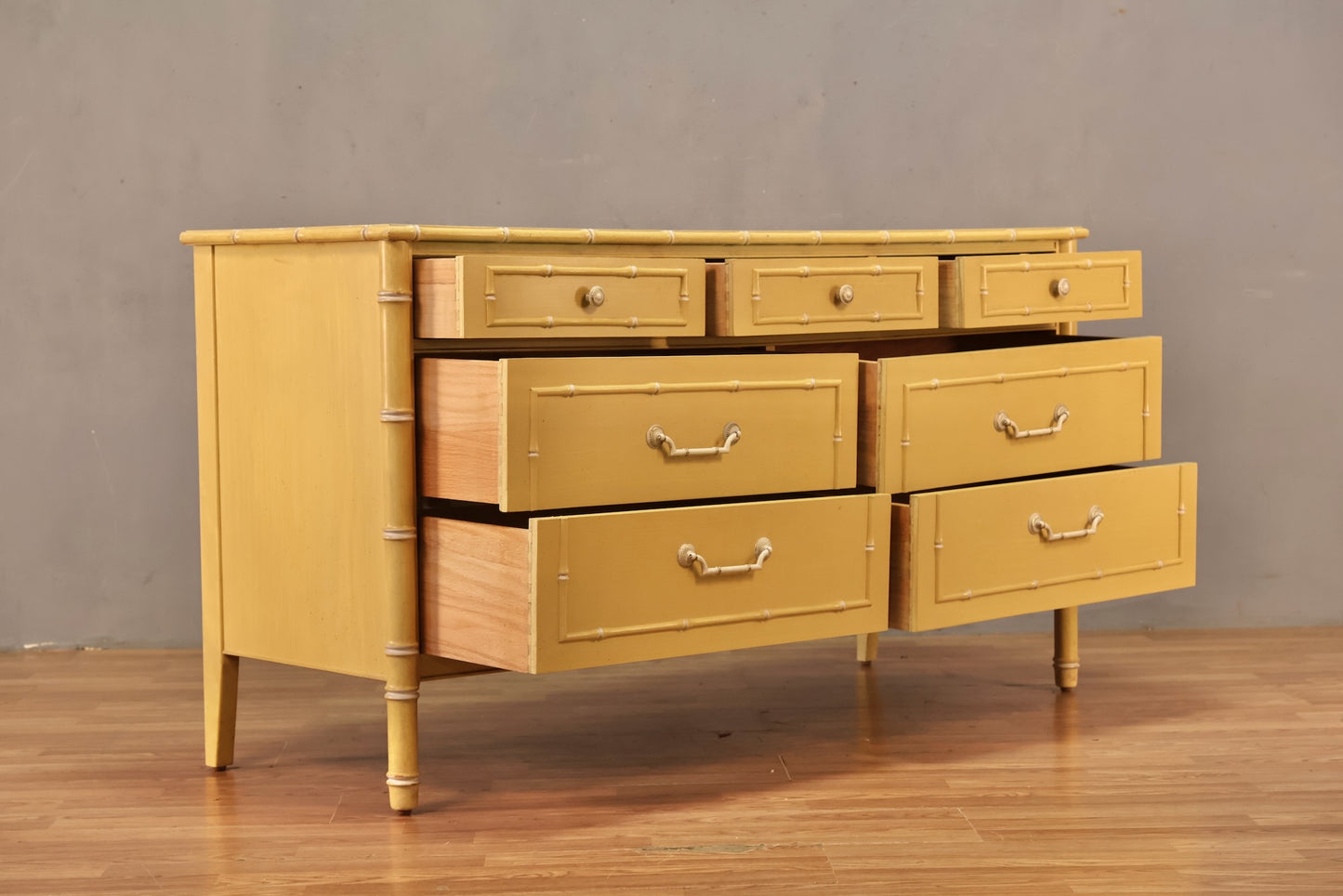 Thomasville Lemon Meringue 7-Drawer Dresser