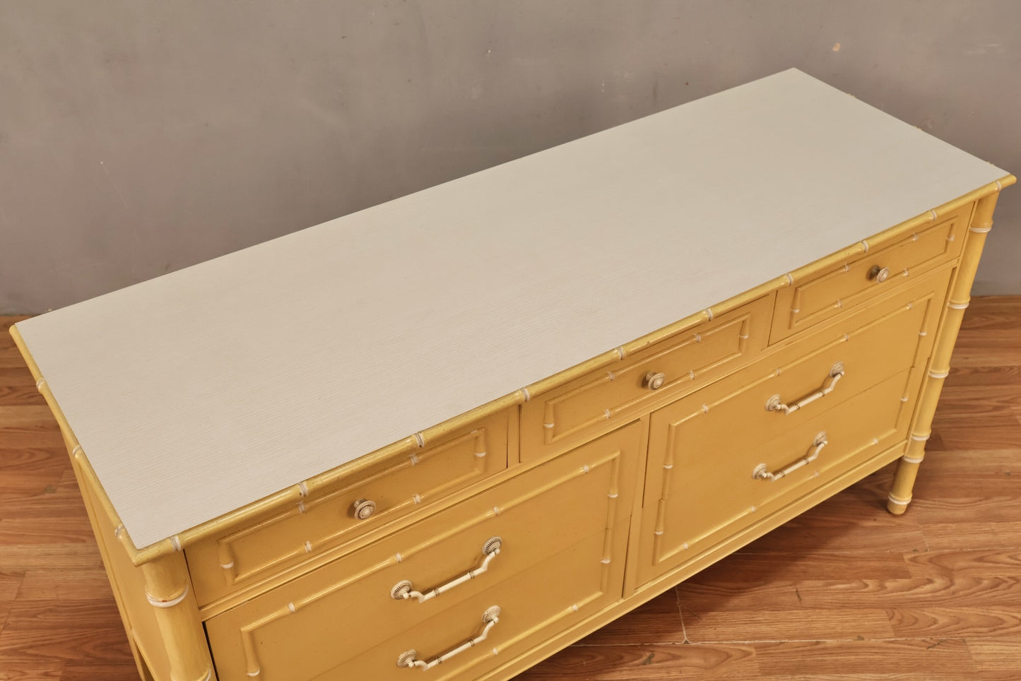 Thomasville Lemon Meringue 7-Drawer Dresser