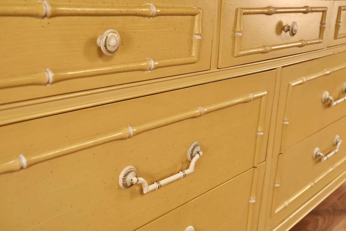 Thomasville Lemon Meringue 7-Drawer Dresser