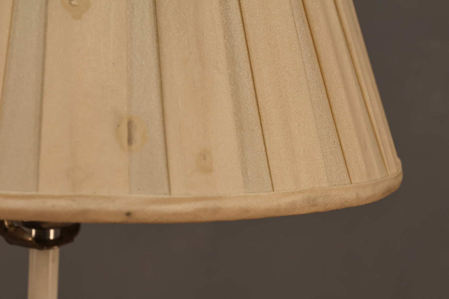 Simple White Metal Floor Lamp