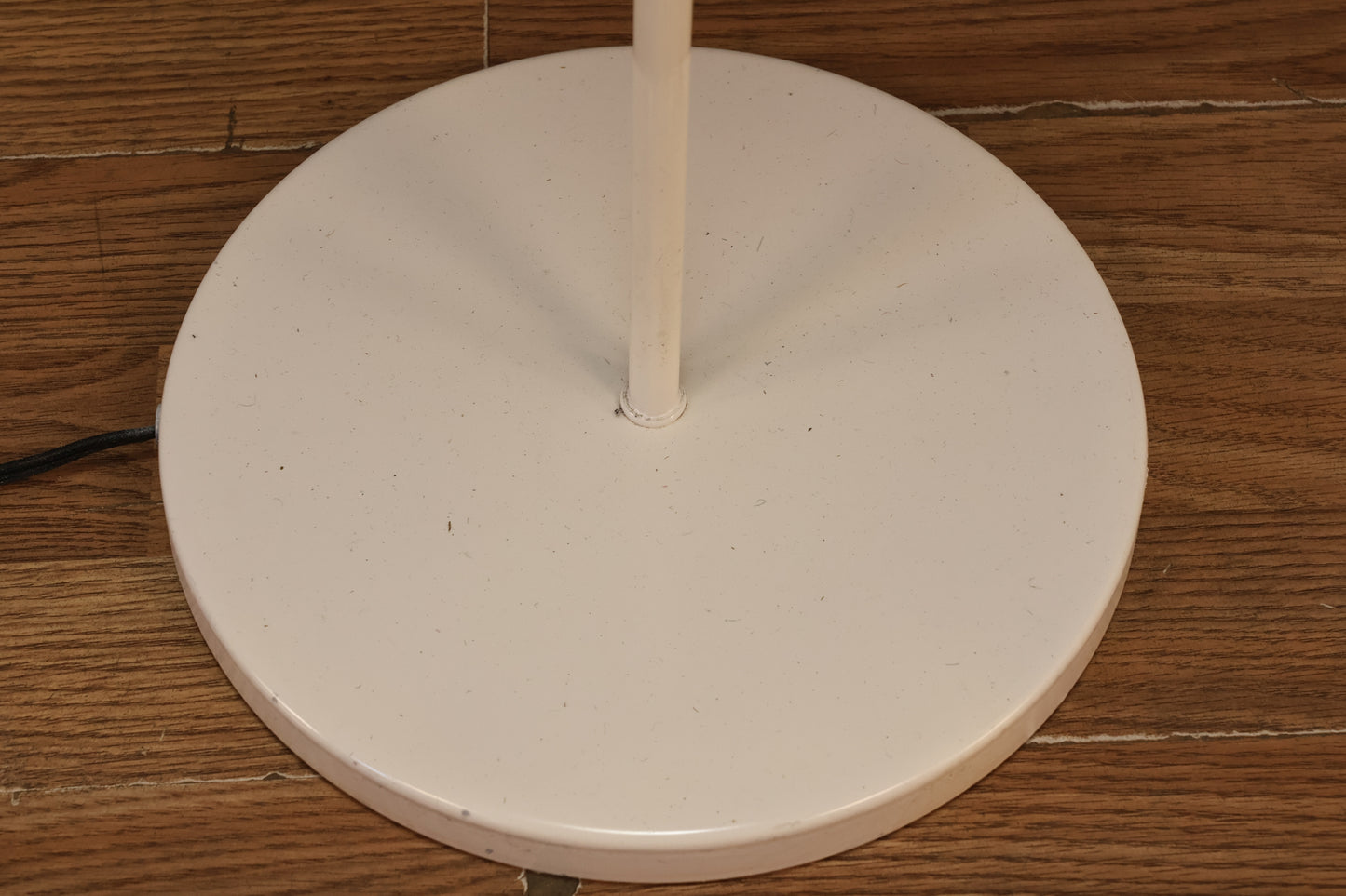 Simple White Metal Floor Lamp