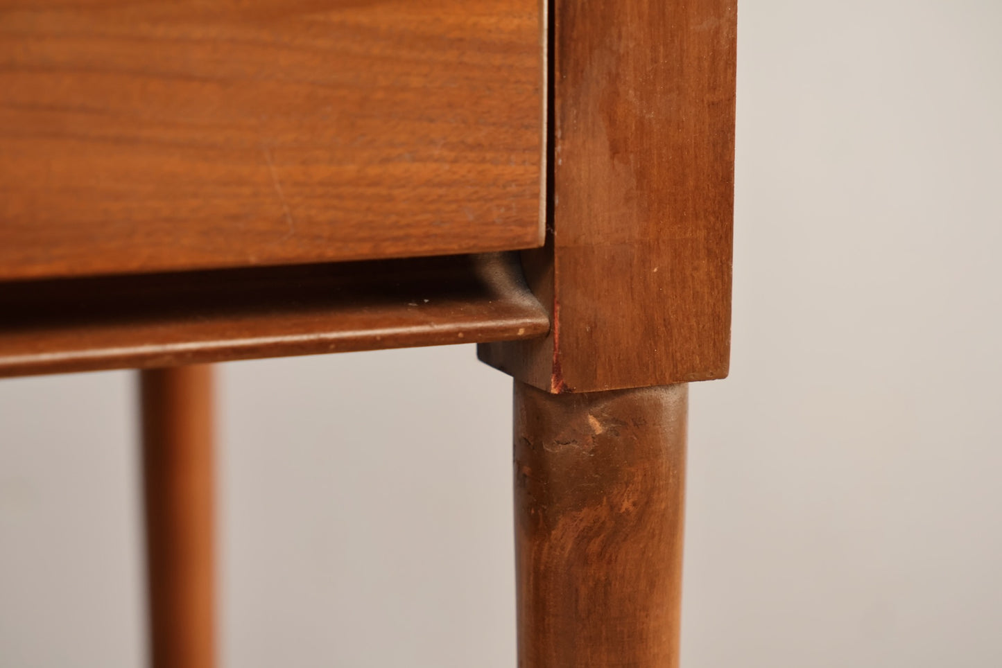 Classic Walnut & Laminate 4-Drawer Desk