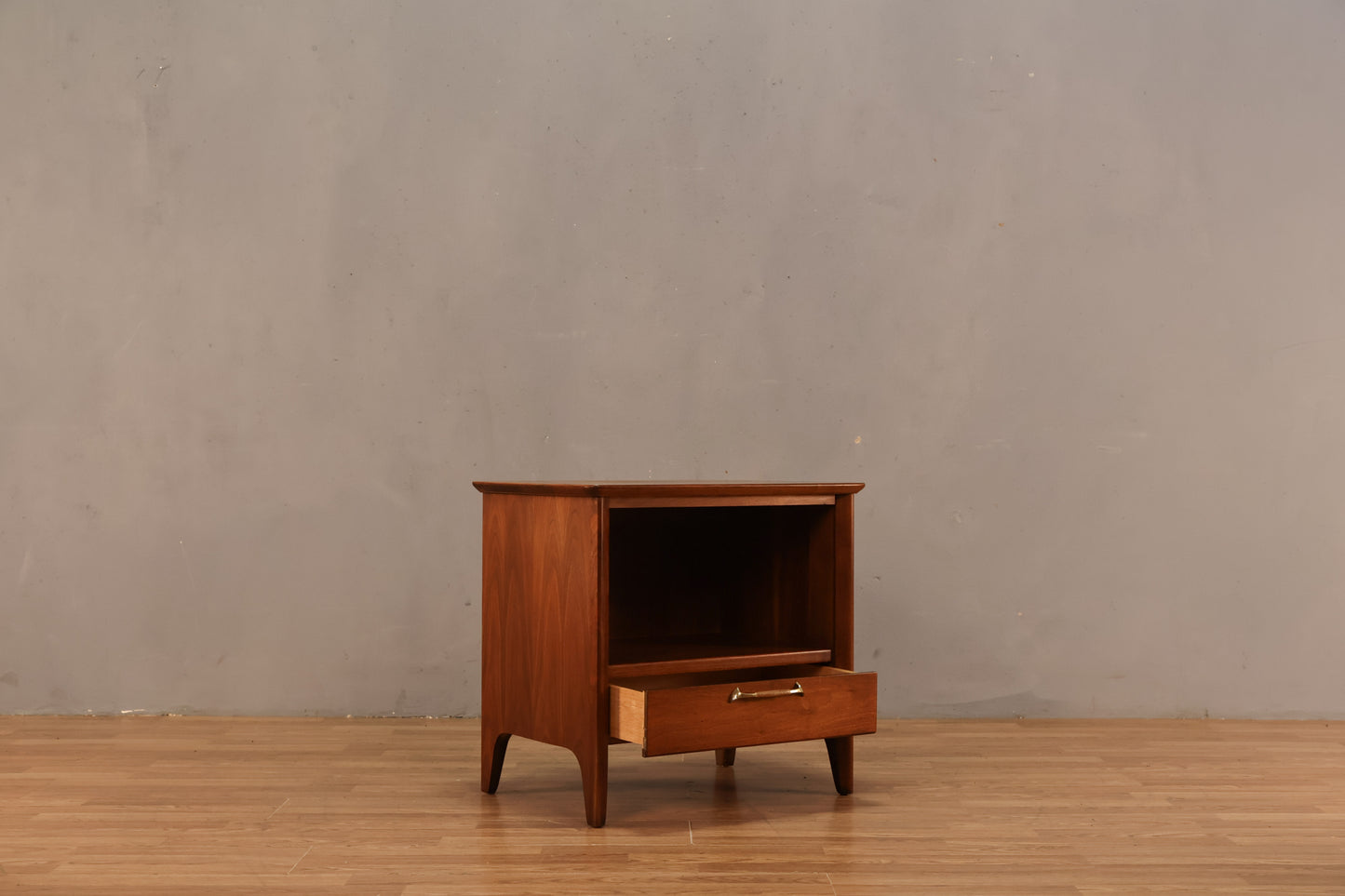 Drexel "Modern" 1-Drawer Nightstand - ONLINE ONLY