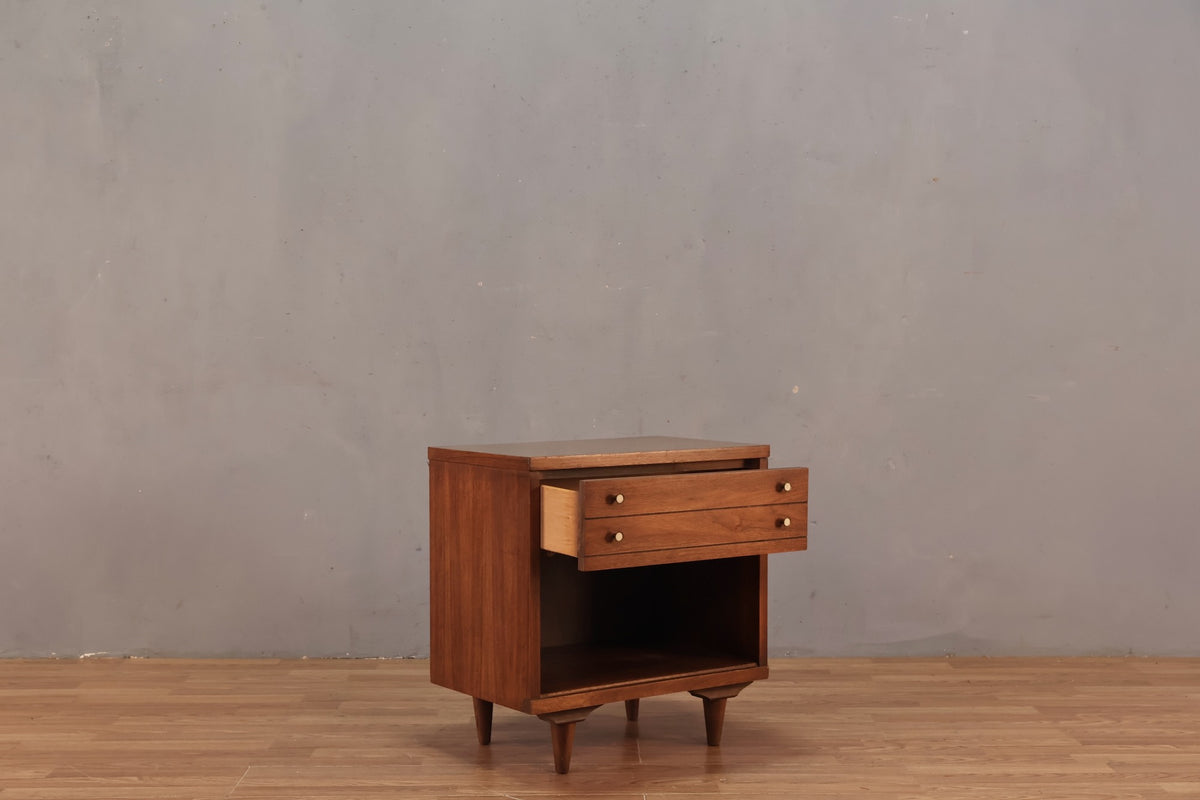 Mid Century Walnut 1-Drawer Nightstand