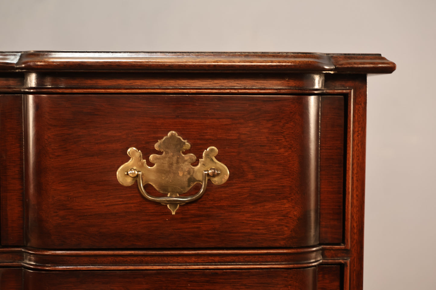 Georgian-Style Scalloped 9-Drawer Dresser - ONLINE ONLY