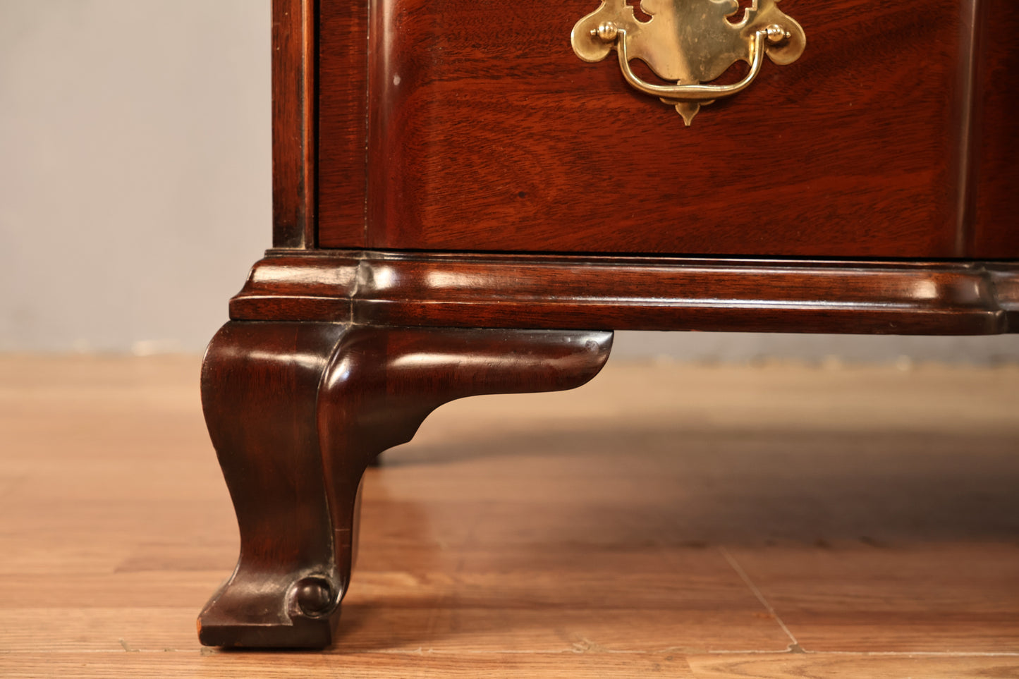 Georgian-Style Scalloped 9-Drawer Dresser - ONLINE ONLY