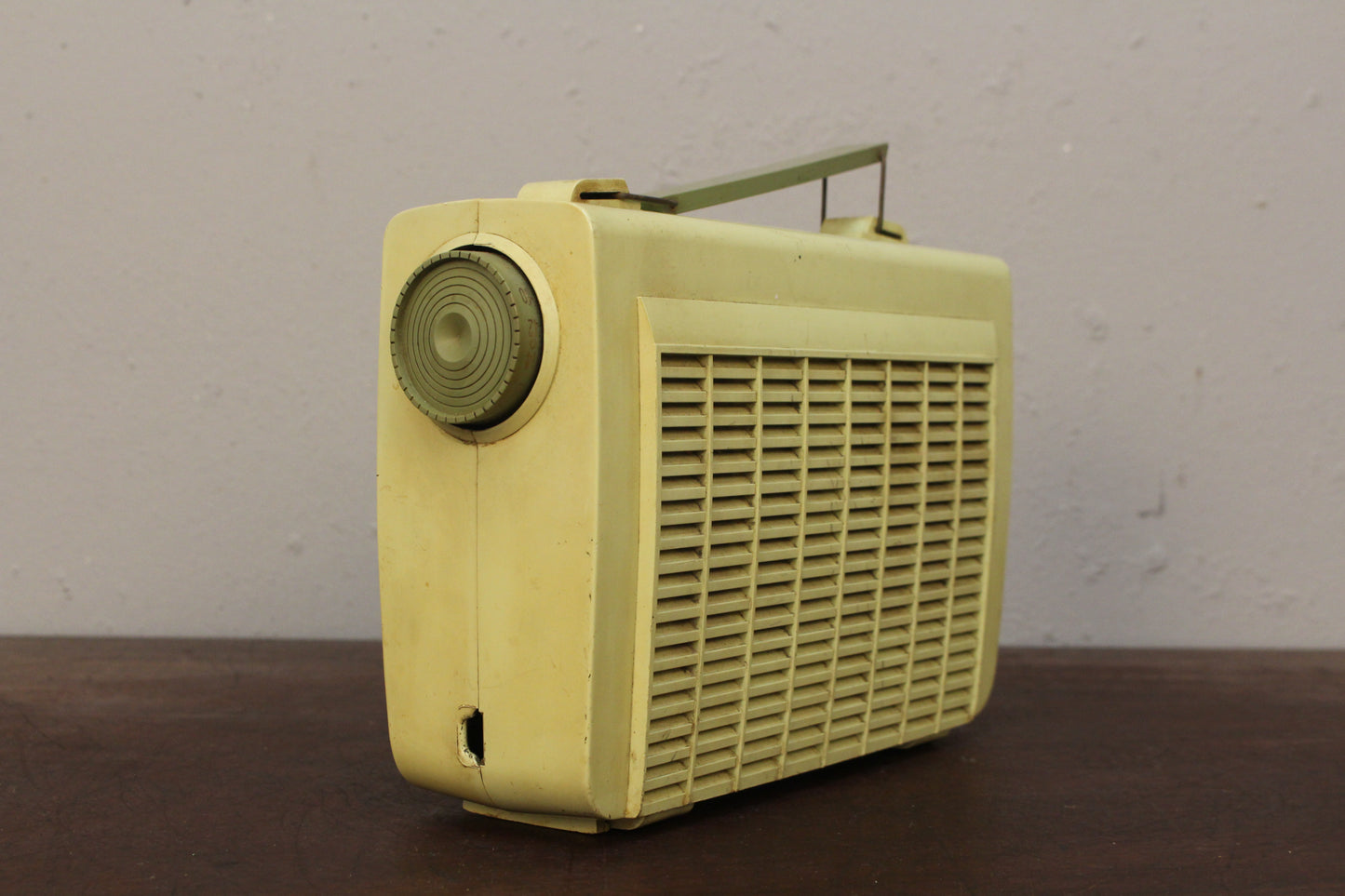 Prop 1950s RCA Victor Green Radio