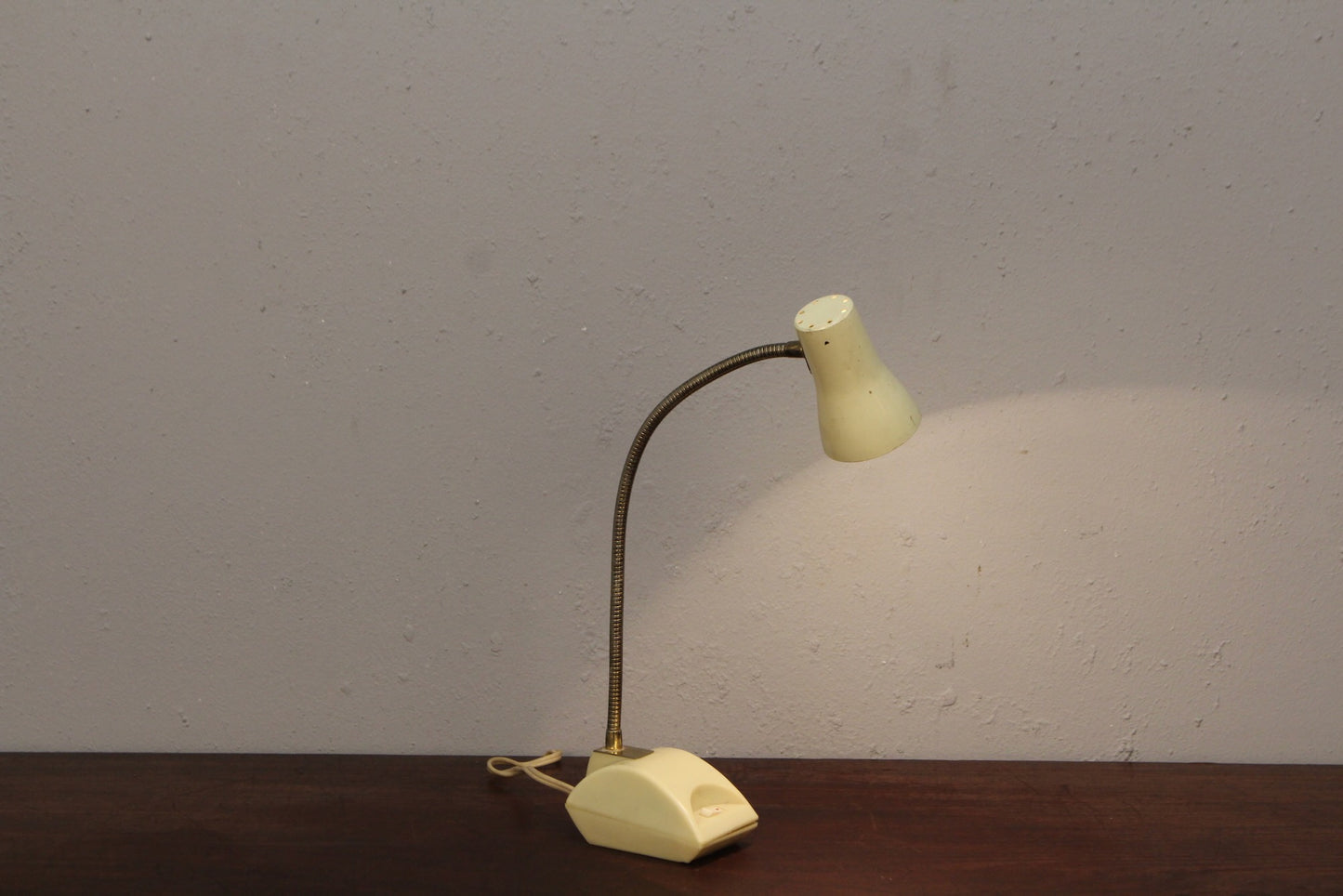Mini Retro Cream Desk Lamp