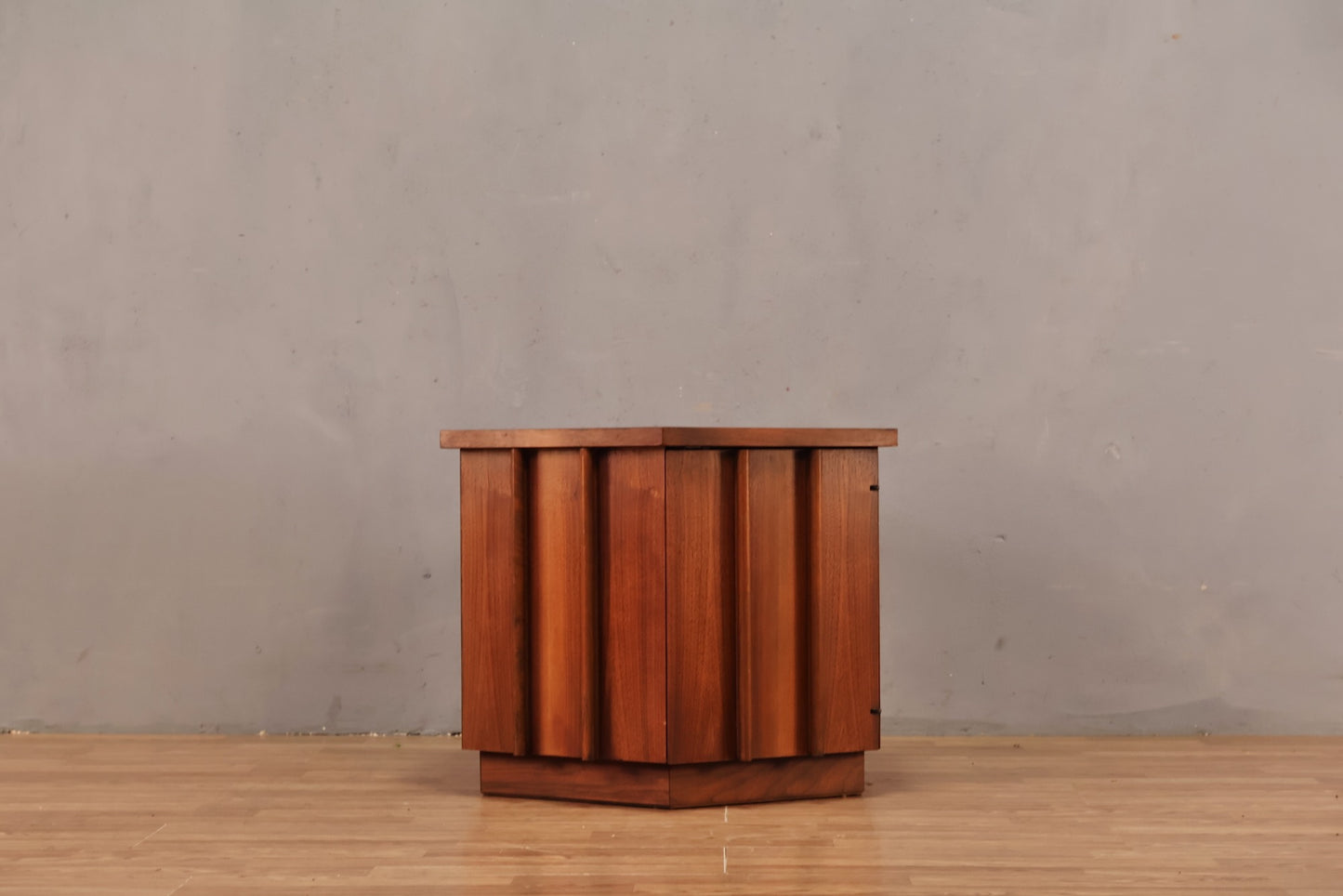 Lane "Rhythm" Walnut 1-Door End Table - ONLINE ONLY