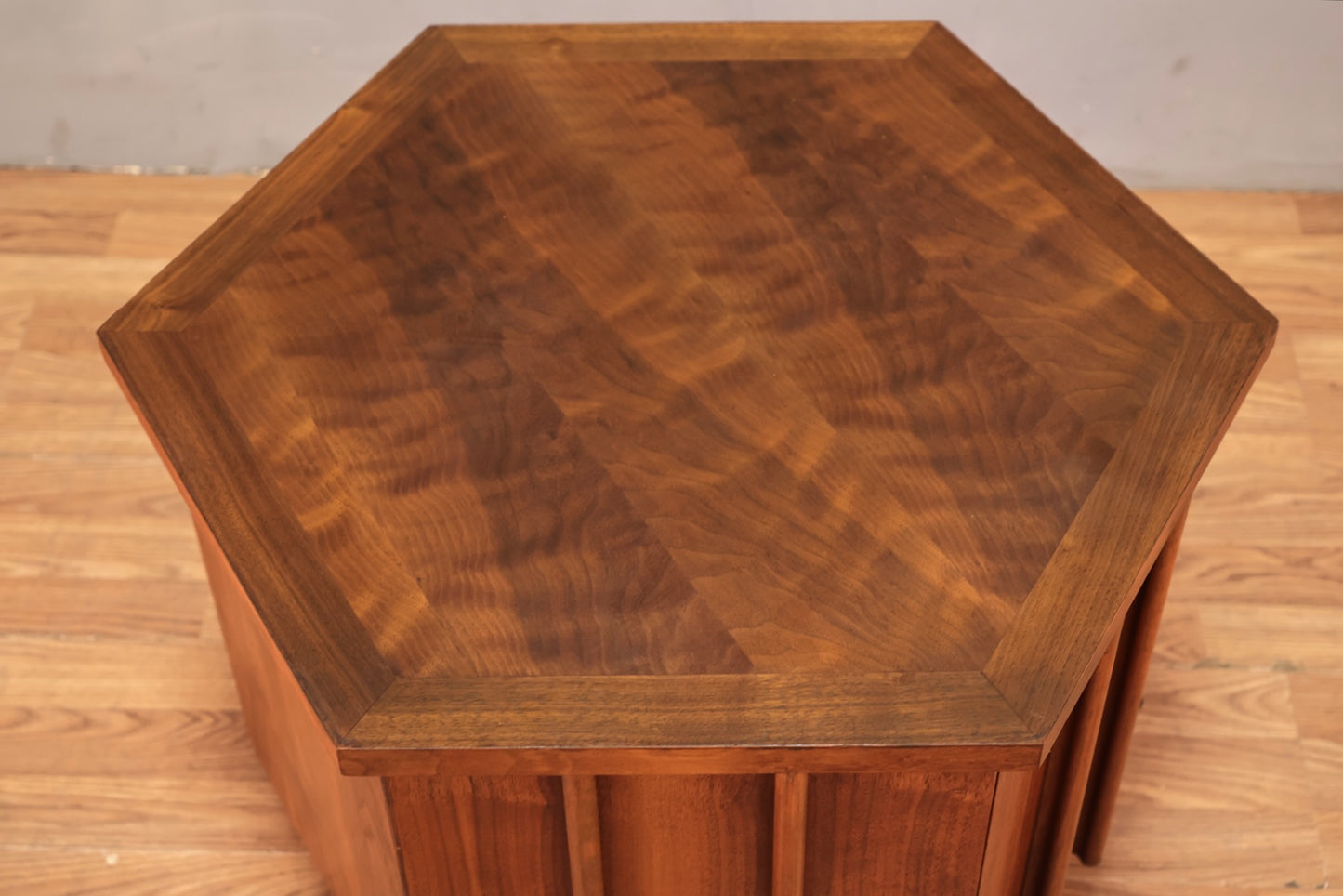 Lane "Rhythm" Walnut 1-Door End Table - ONLINE ONLY