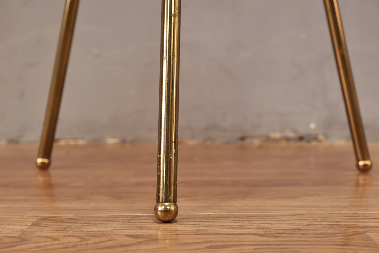 Atomic Tripod Round Side Table