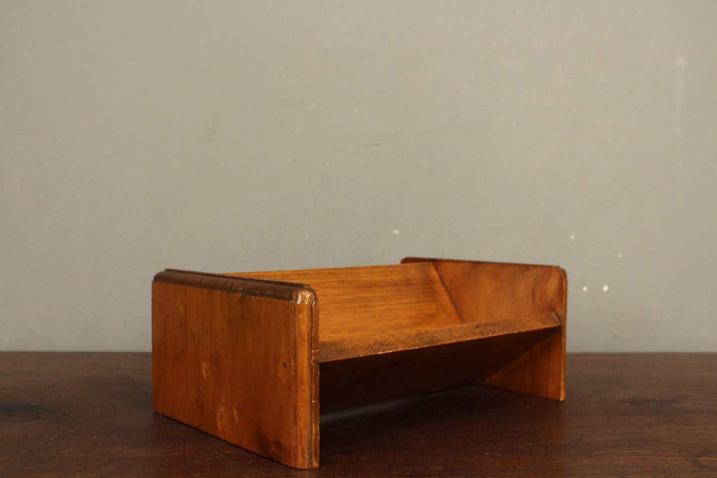 Country Pine Tabletop Book Stand