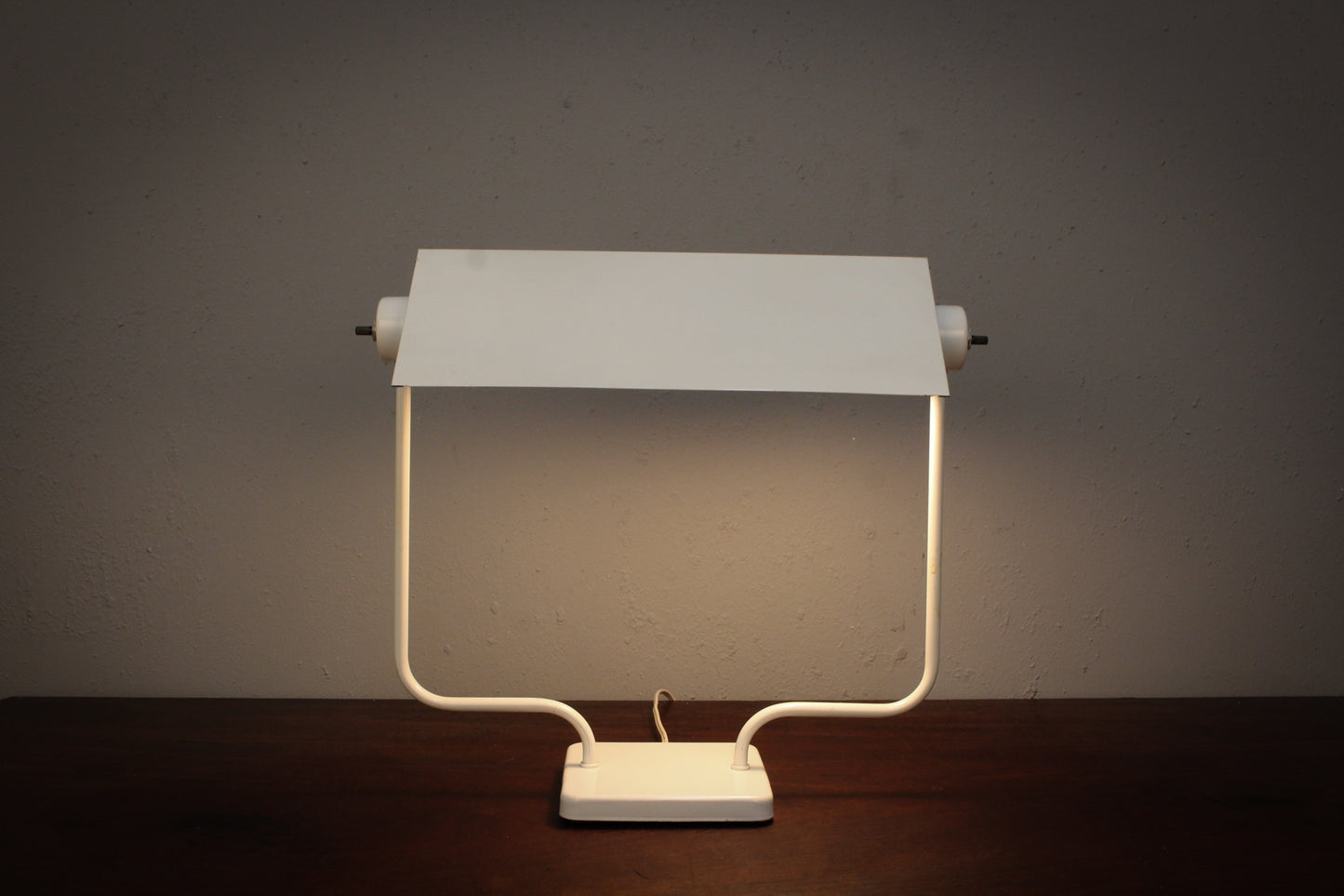 Mod White Metal Task Lamp