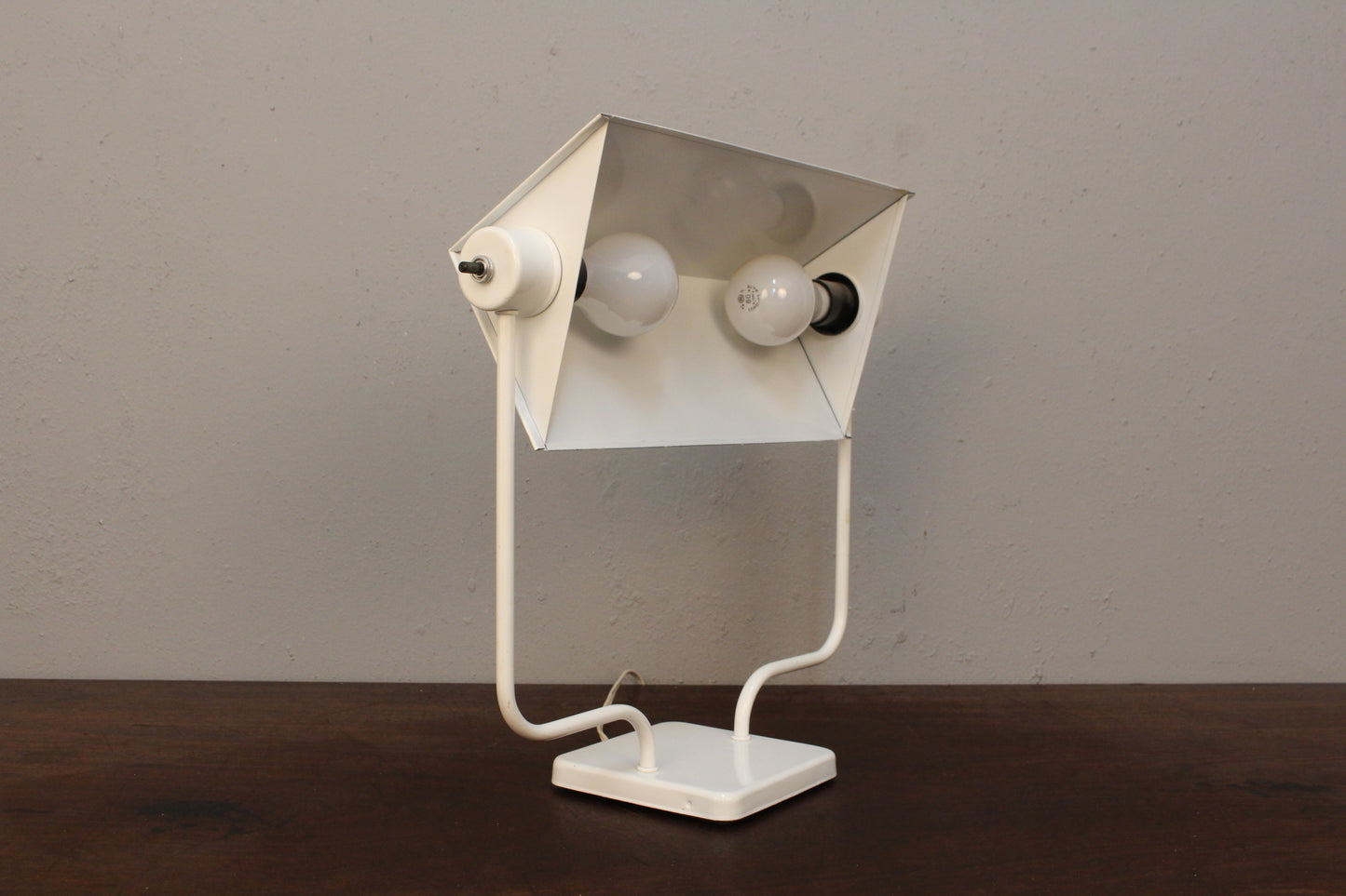 Mod White Metal Task Lamp