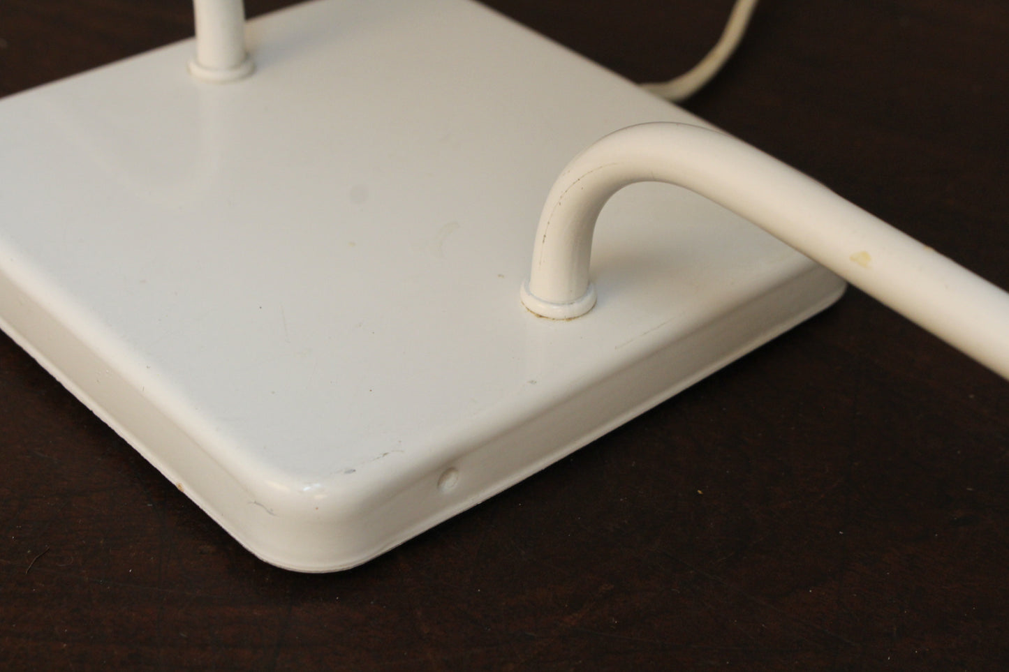 Mod White Metal Task Lamp