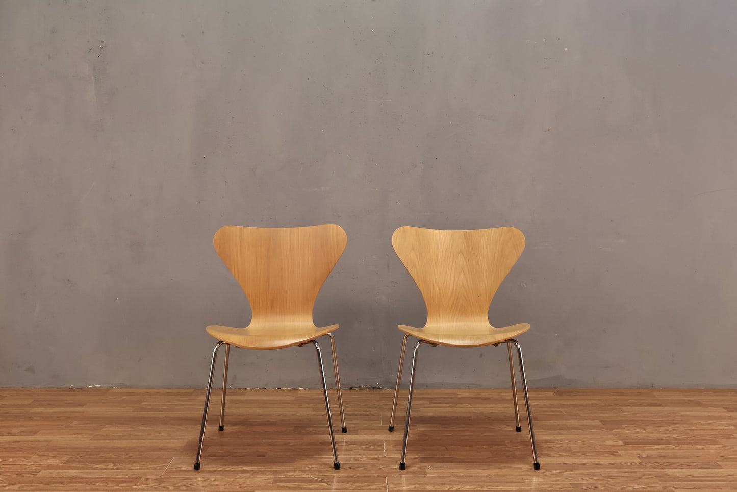Arne Jacobsen Series 7 Side Chair