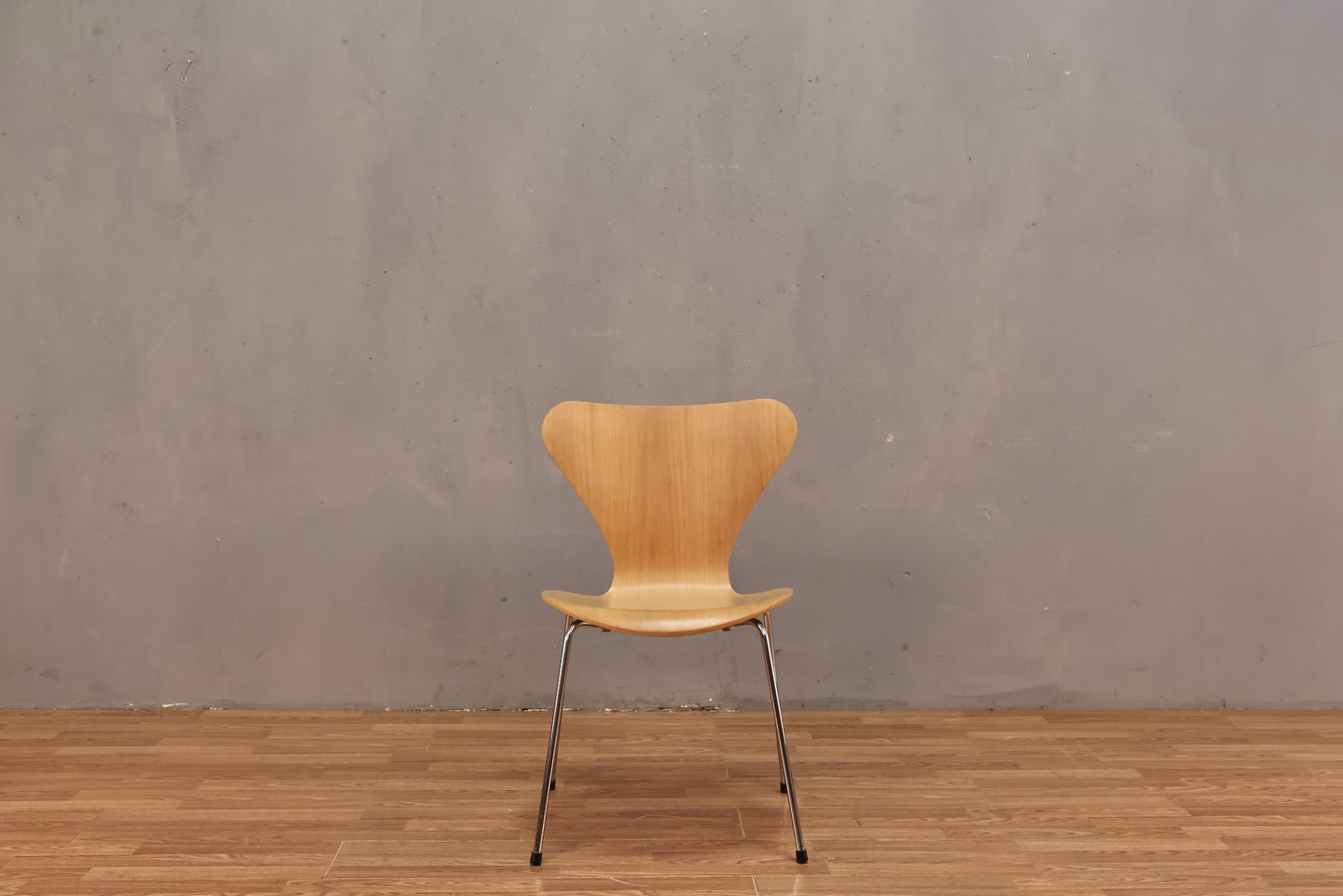 Arne Jacobsen Series 7 Side Chair