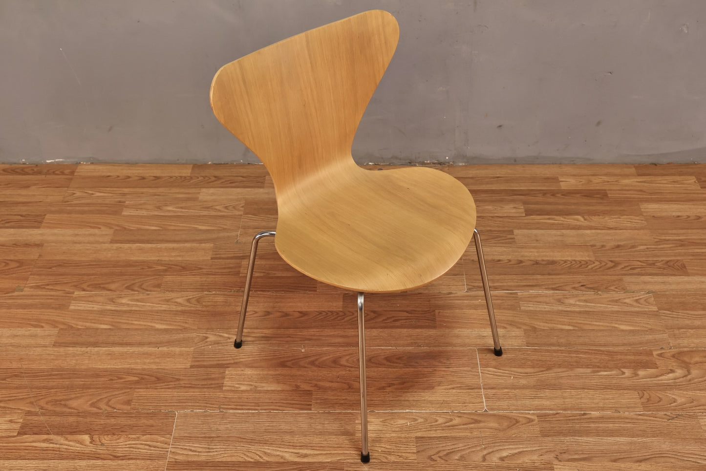 Arne Jacobsen Series 7 Side Chair
