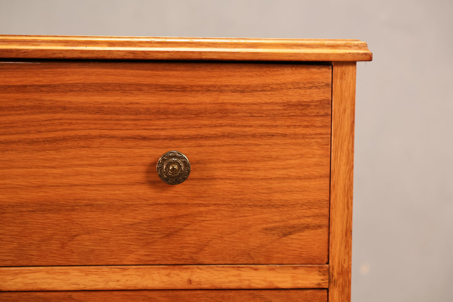 Prop Compact Mid Century 5-Drawer Dresser