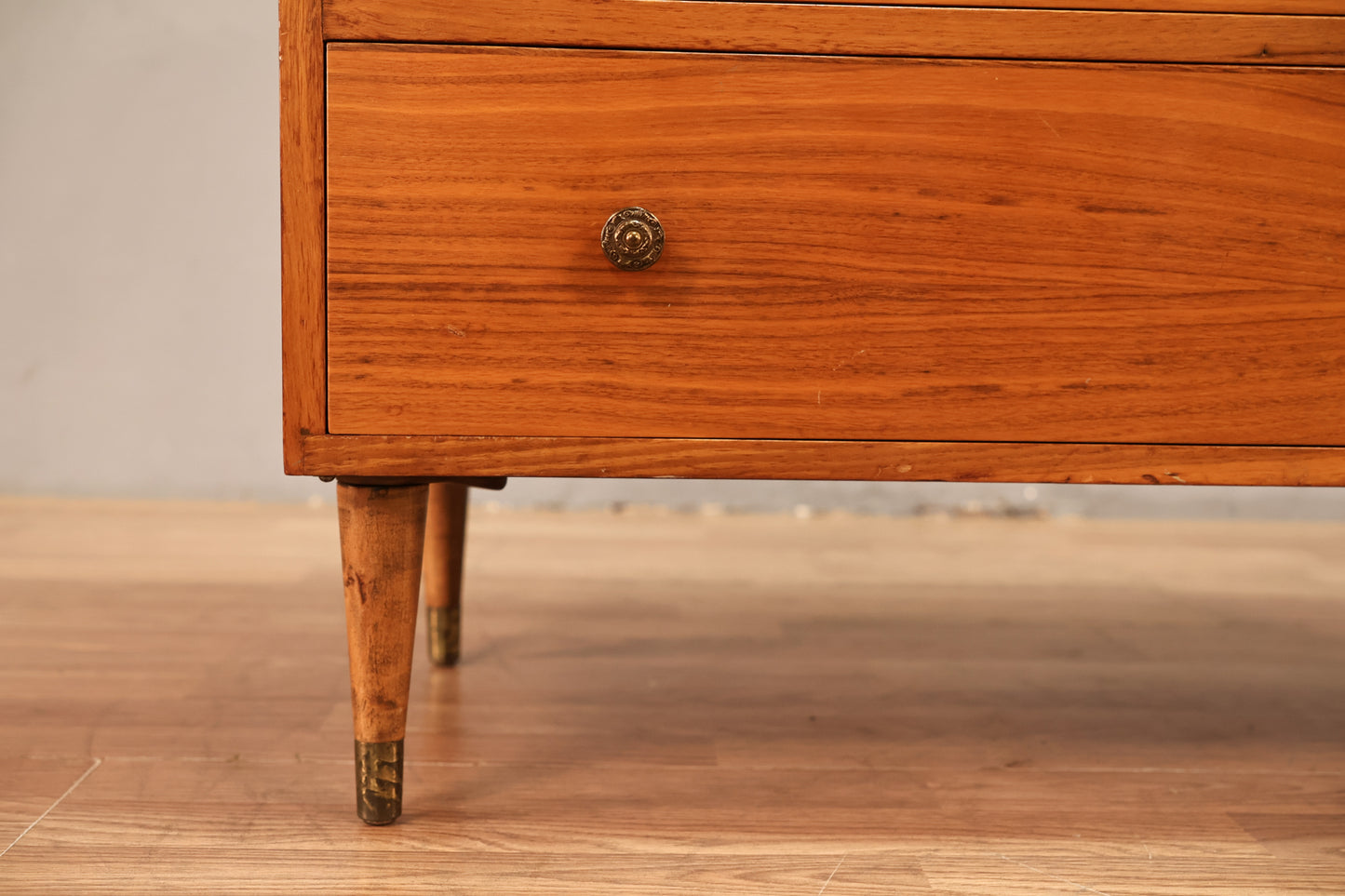 Prop Compact Mid Century 5-Drawer Dresser